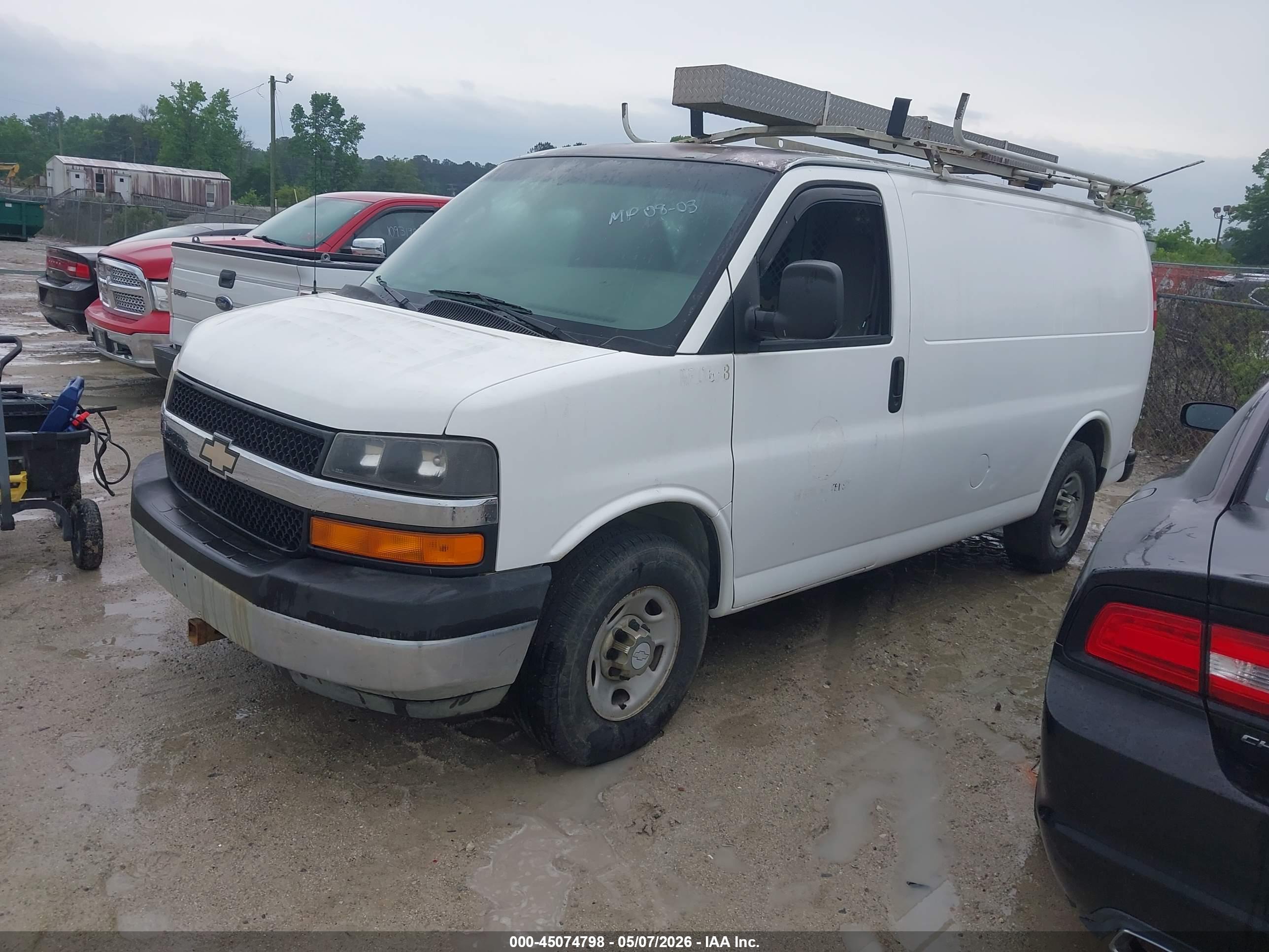 CHEVROLET EXPRESS image 2