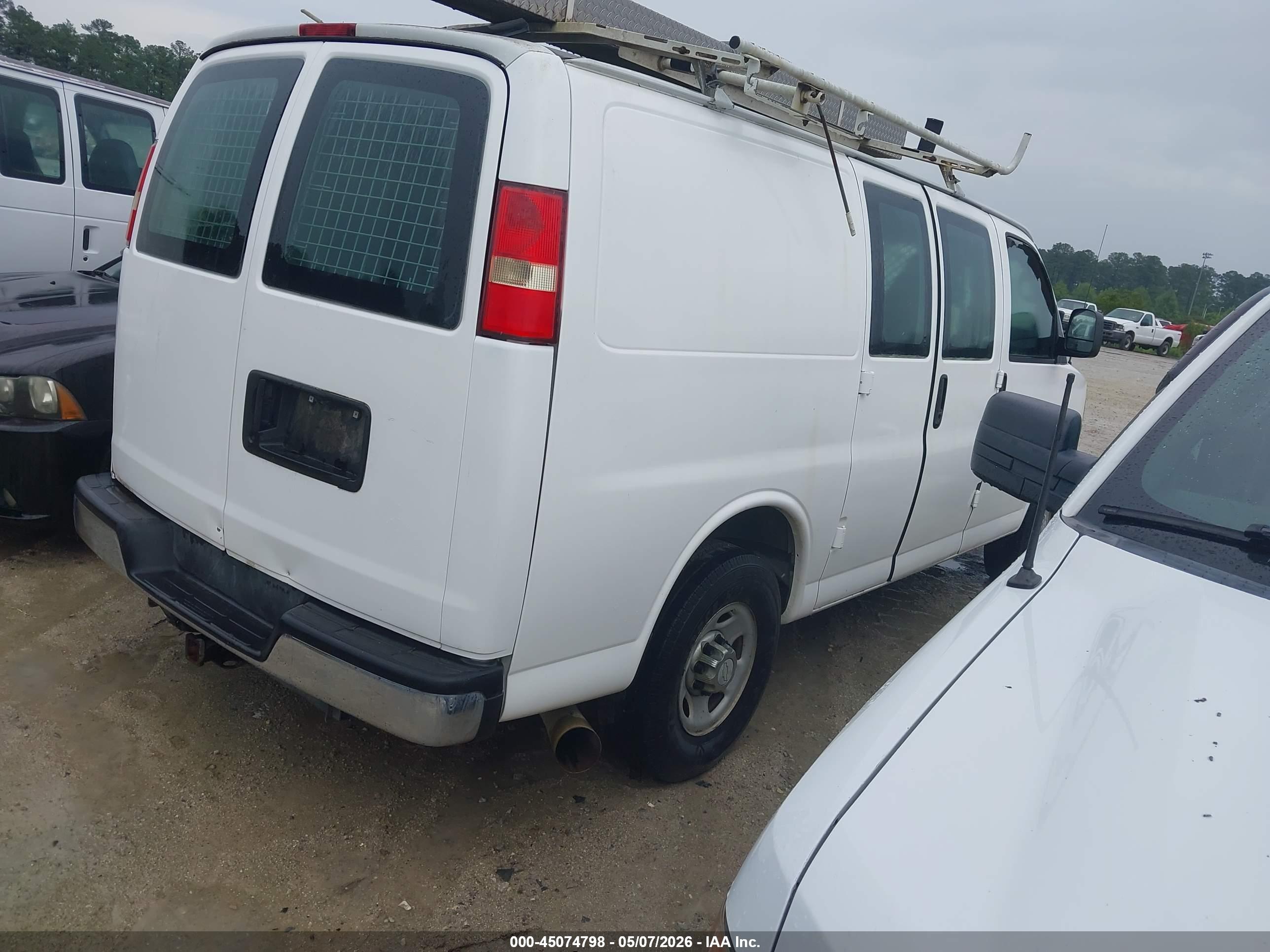 CHEVROLET EXPRESS image 4
