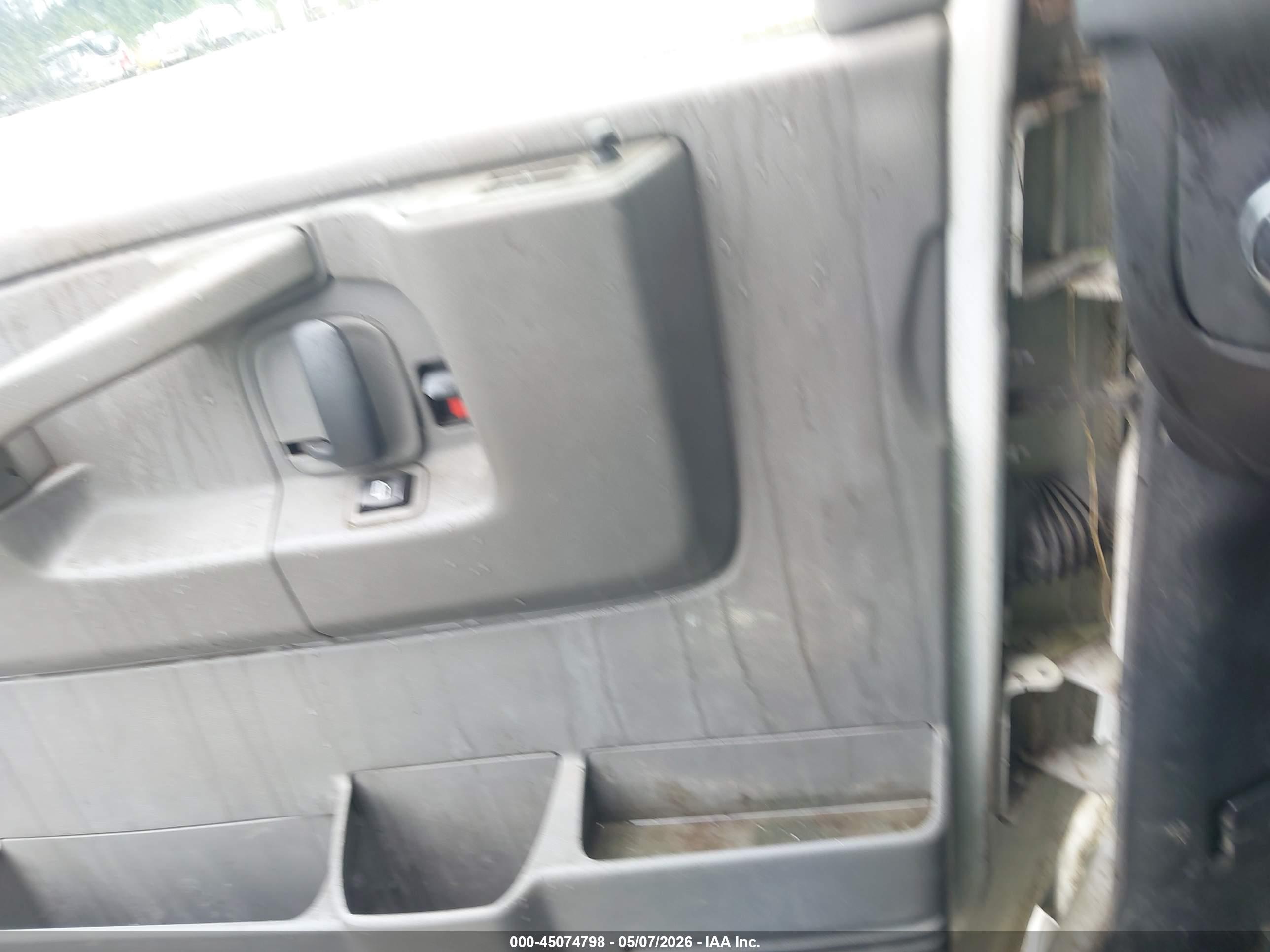 CHEVROLET EXPRESS image 6