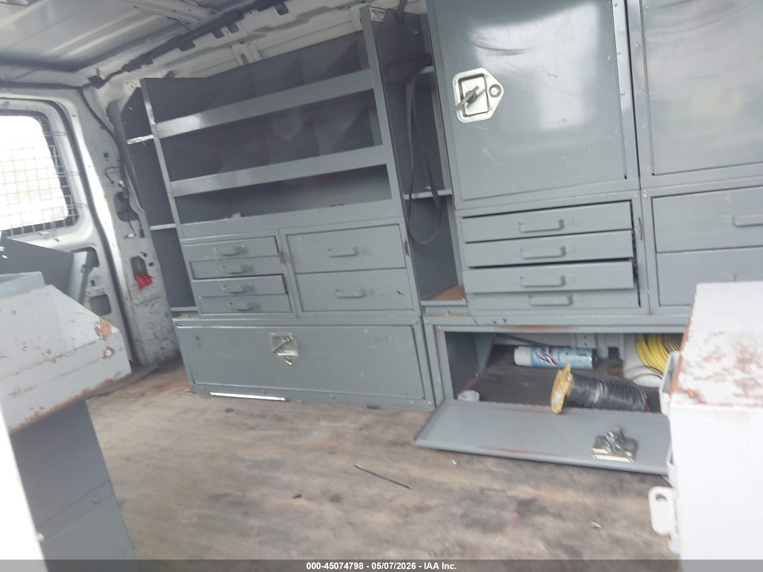 CHEVROLET EXPRESS image 8