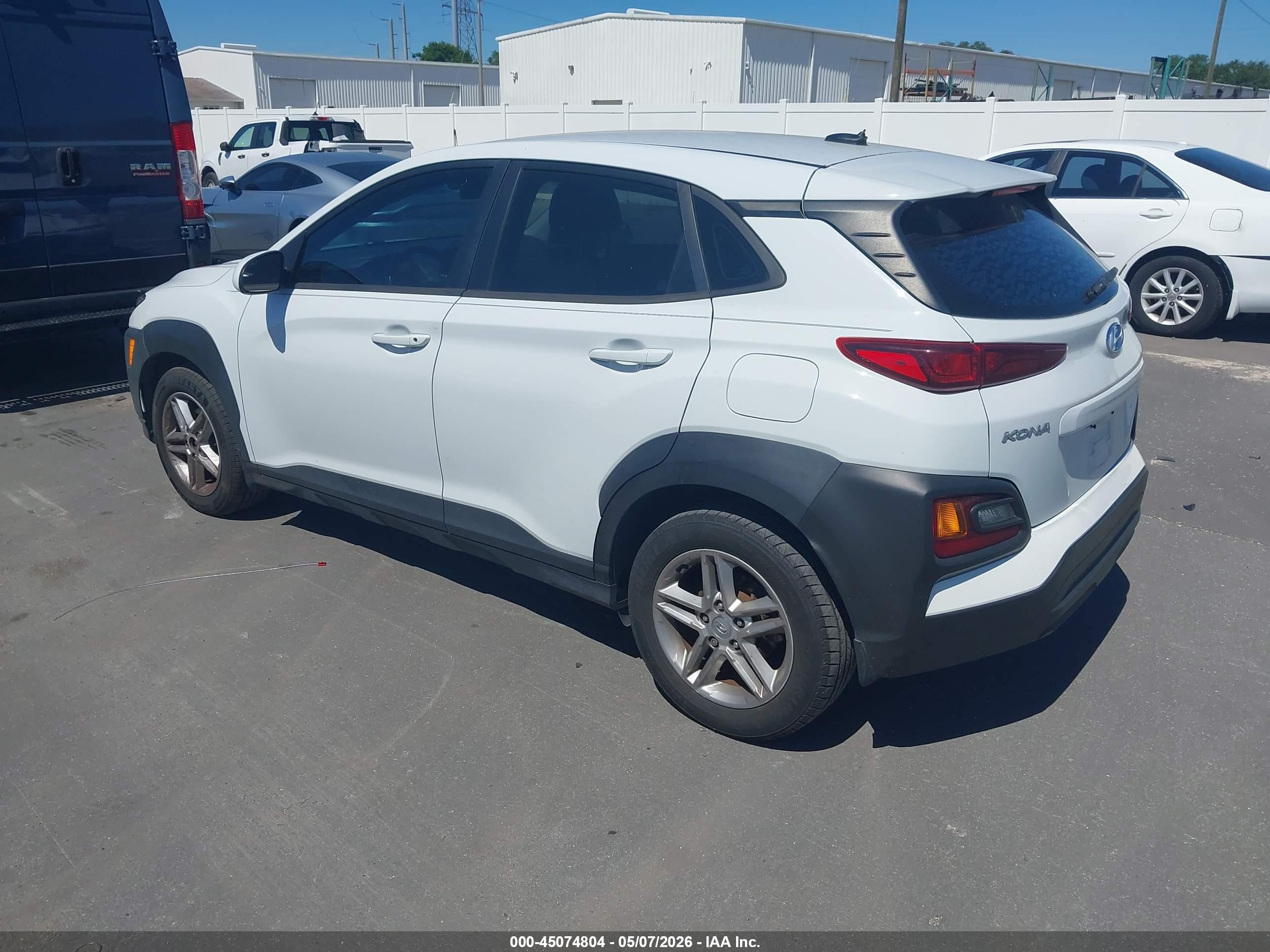 HYUNDAI KONA image 3