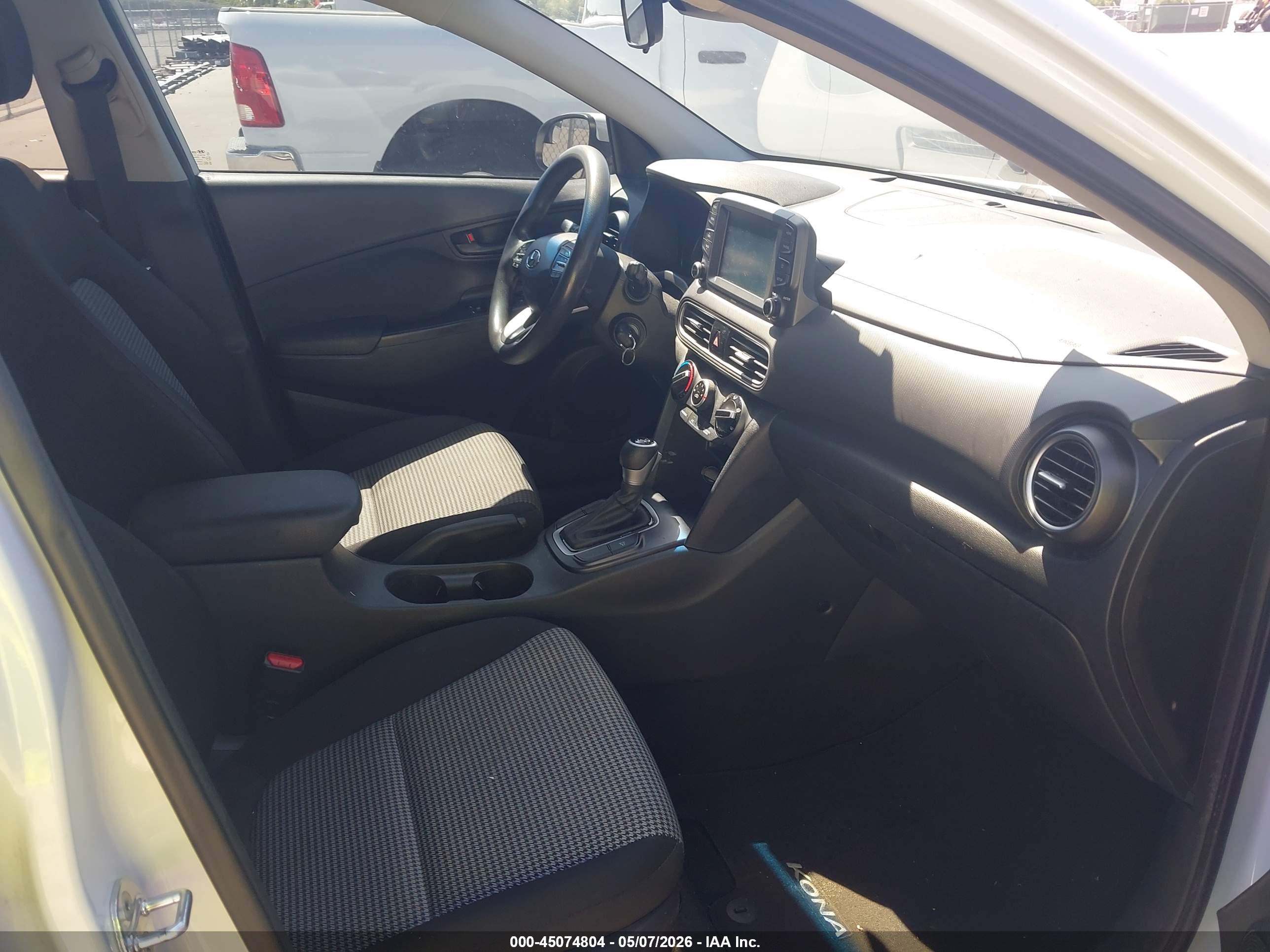 HYUNDAI KONA image 5