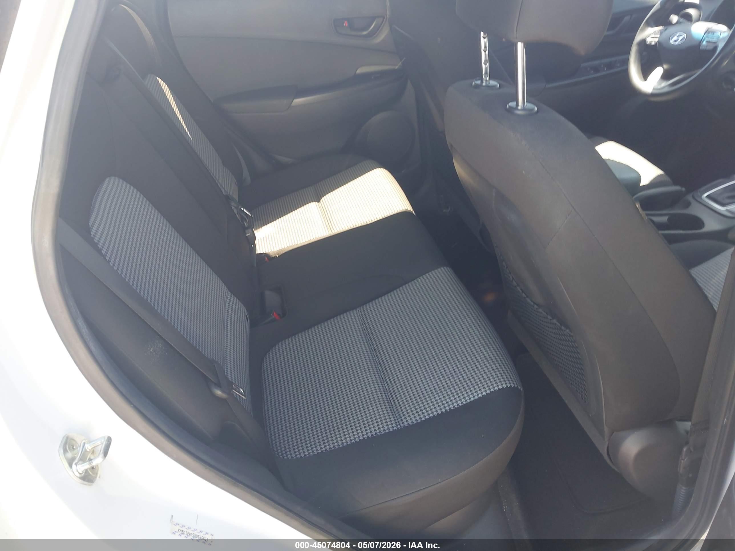 HYUNDAI KONA image 8