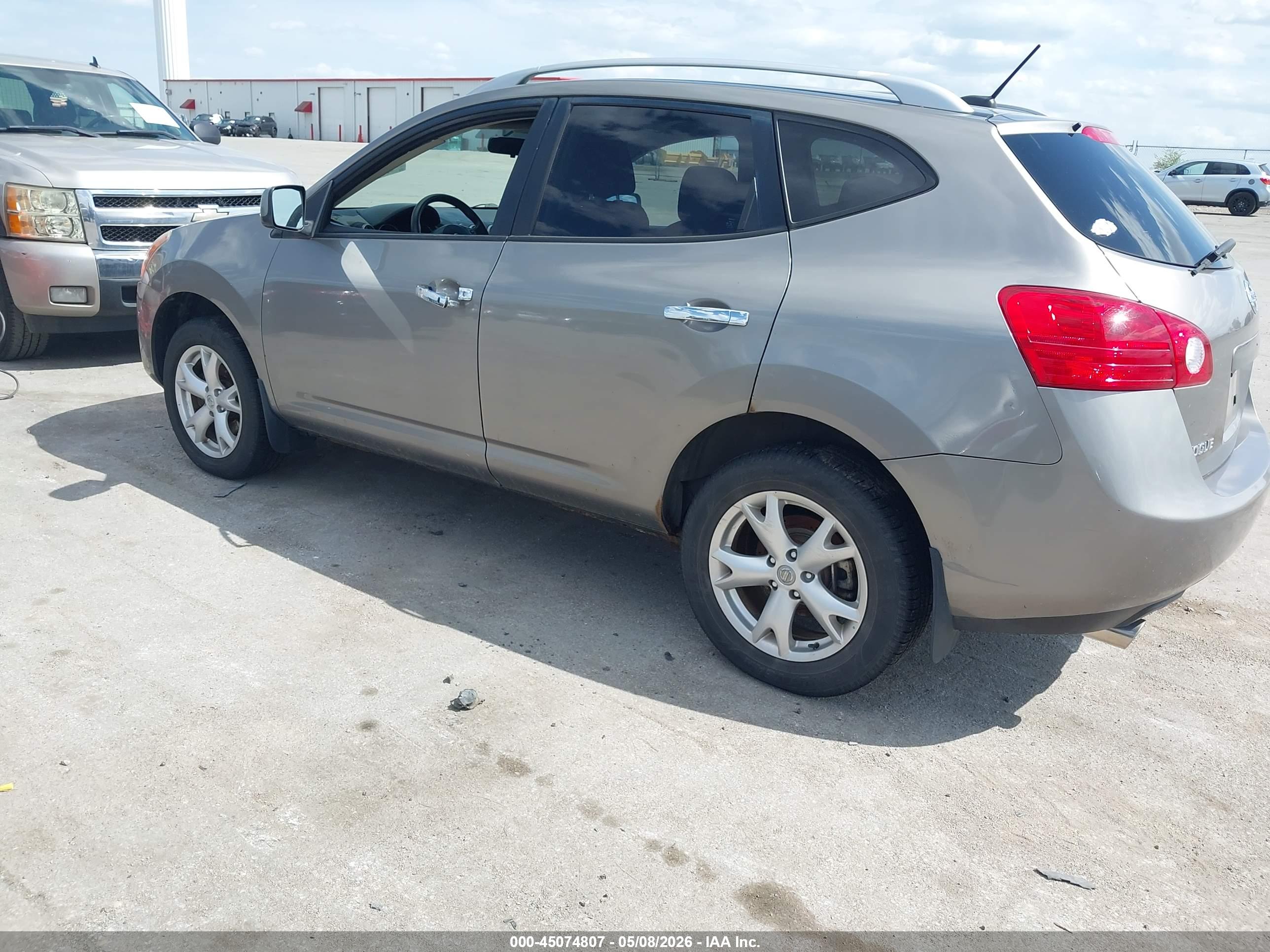 NISSAN ROGUE image 3