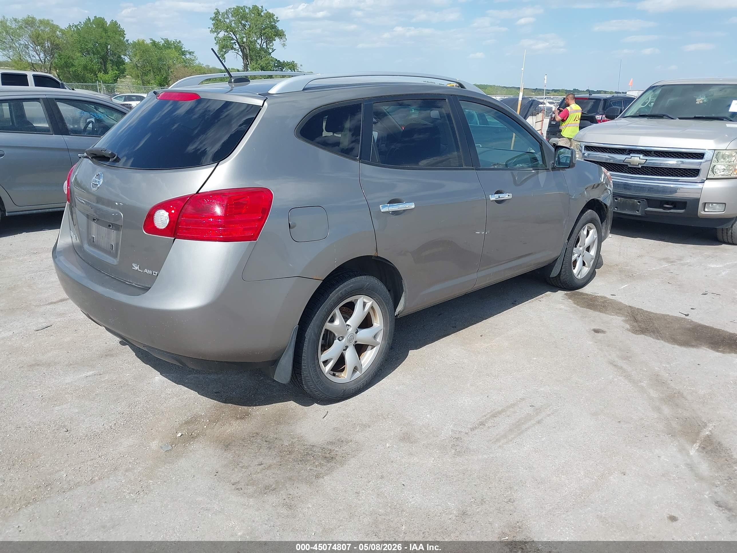 NISSAN ROGUE image 4