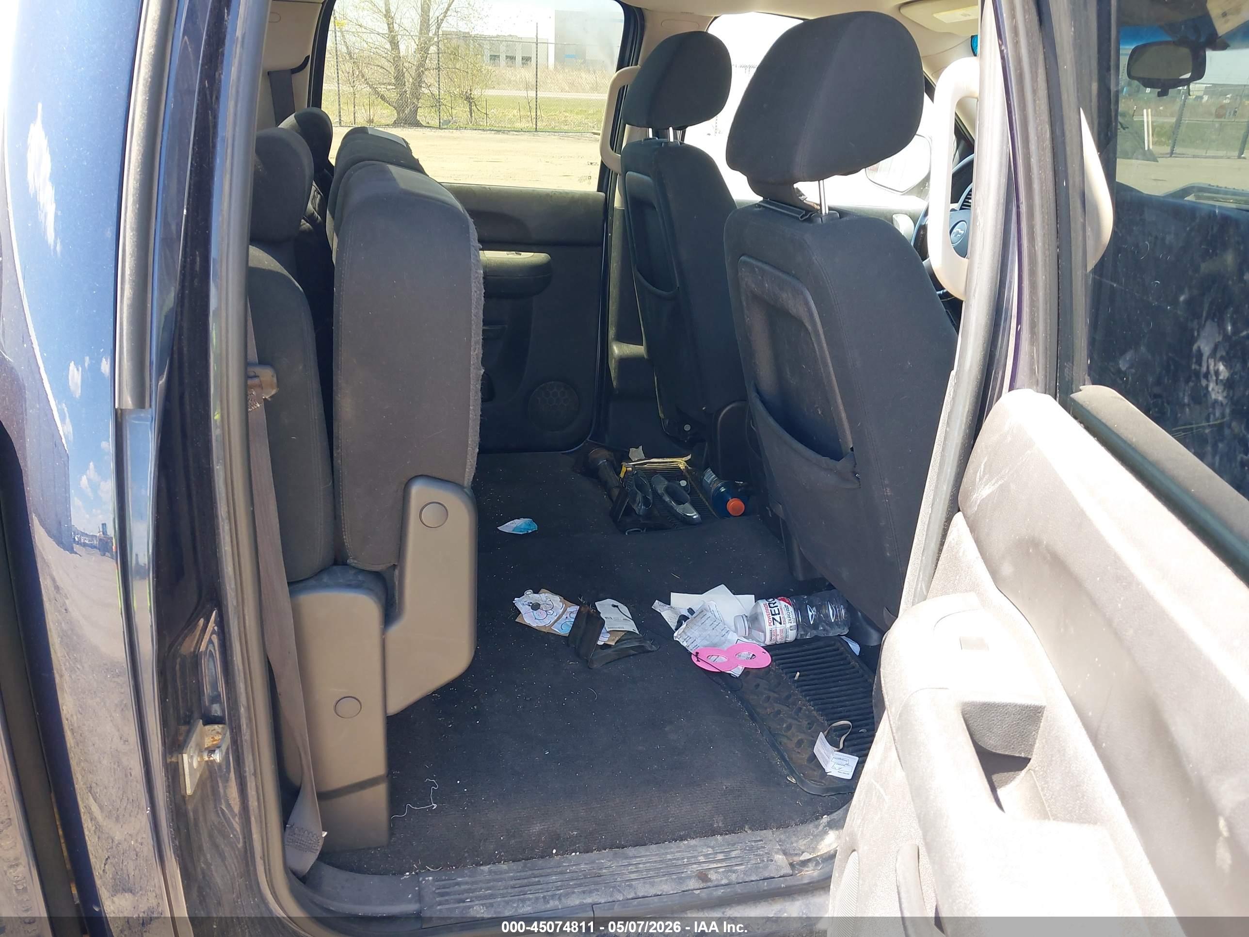 CHEVROLET SILVERADO image 8
