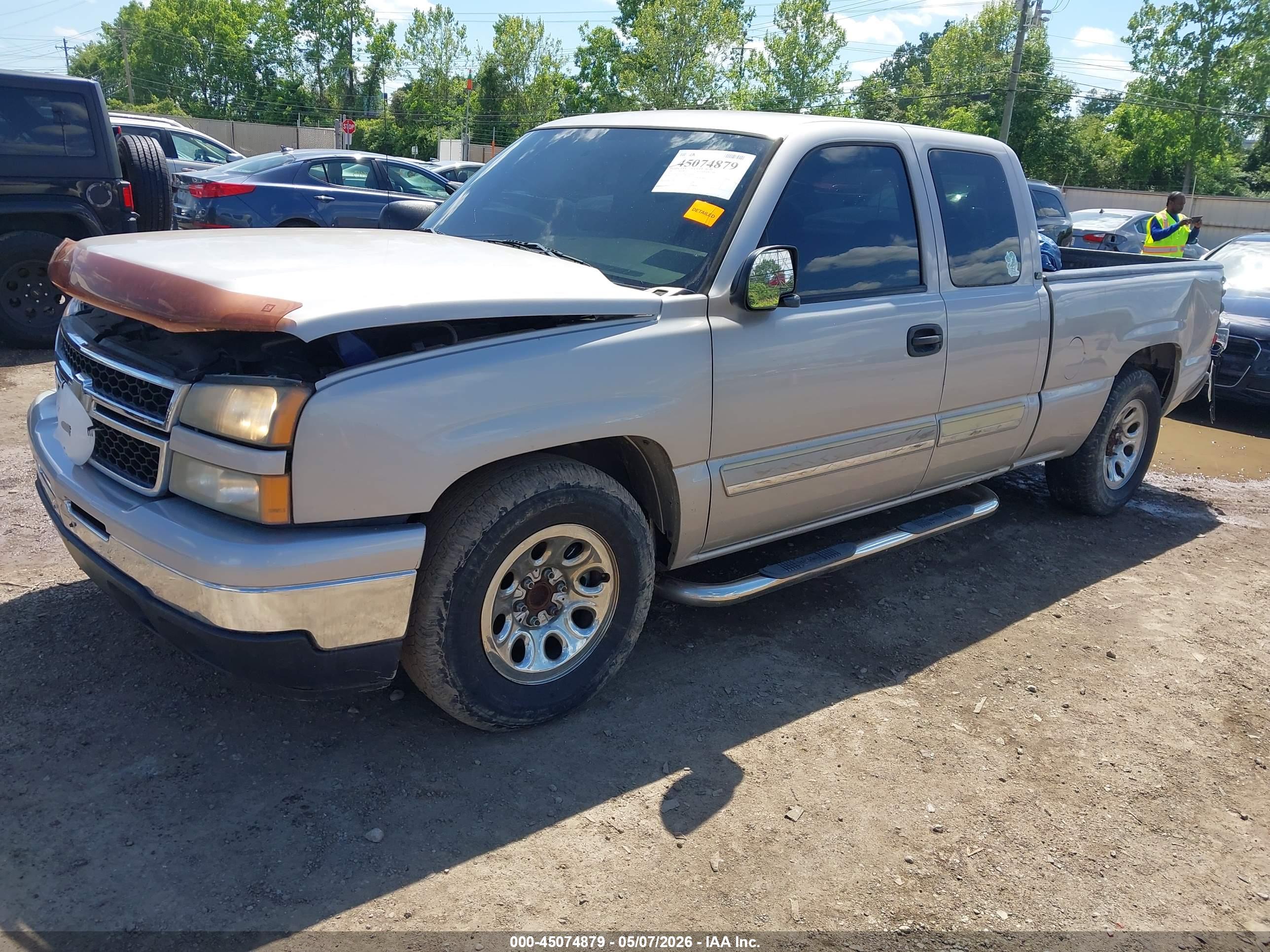 CHEVROLET SILVERADO image 2
