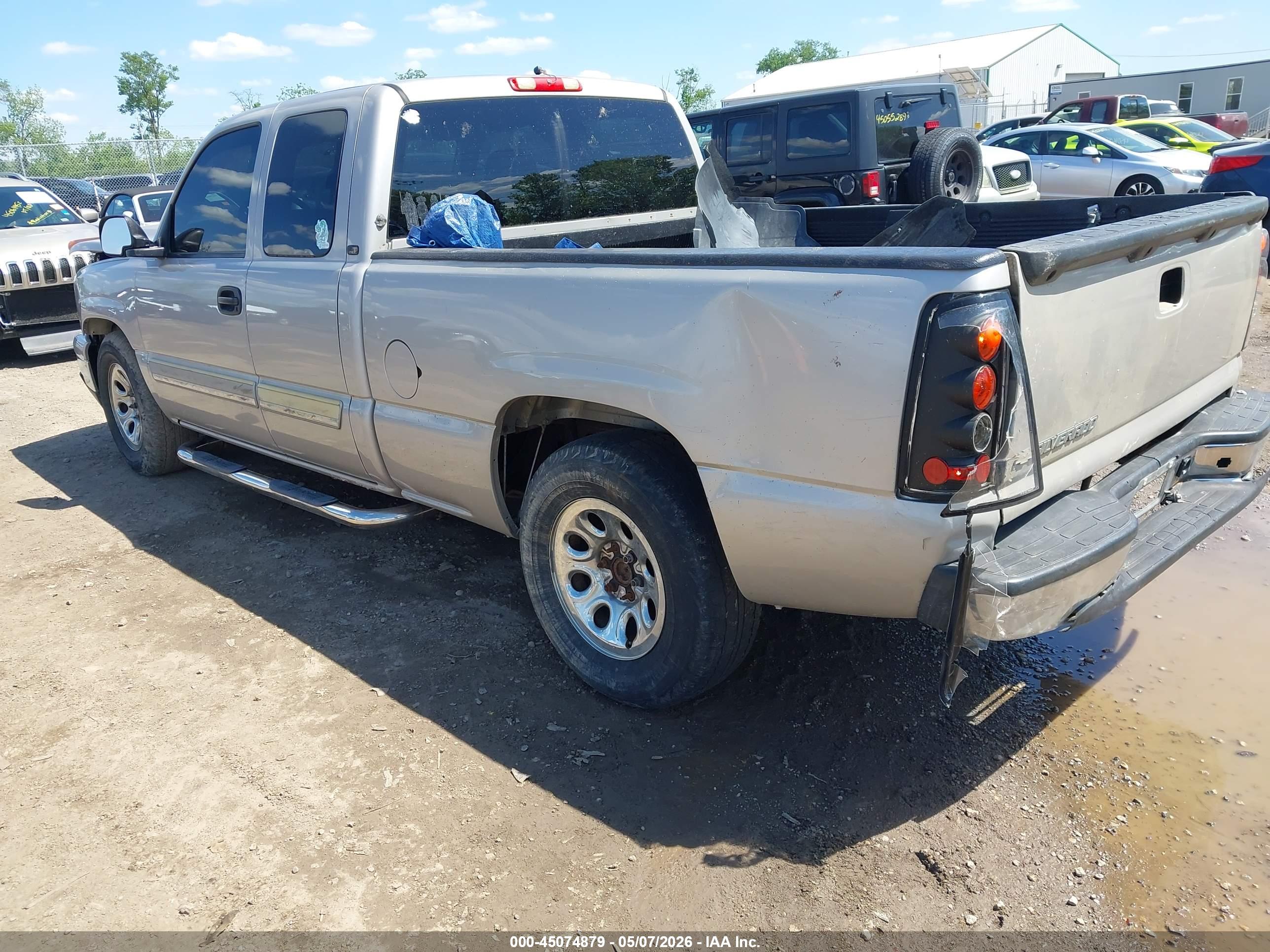 CHEVROLET SILVERADO image 3