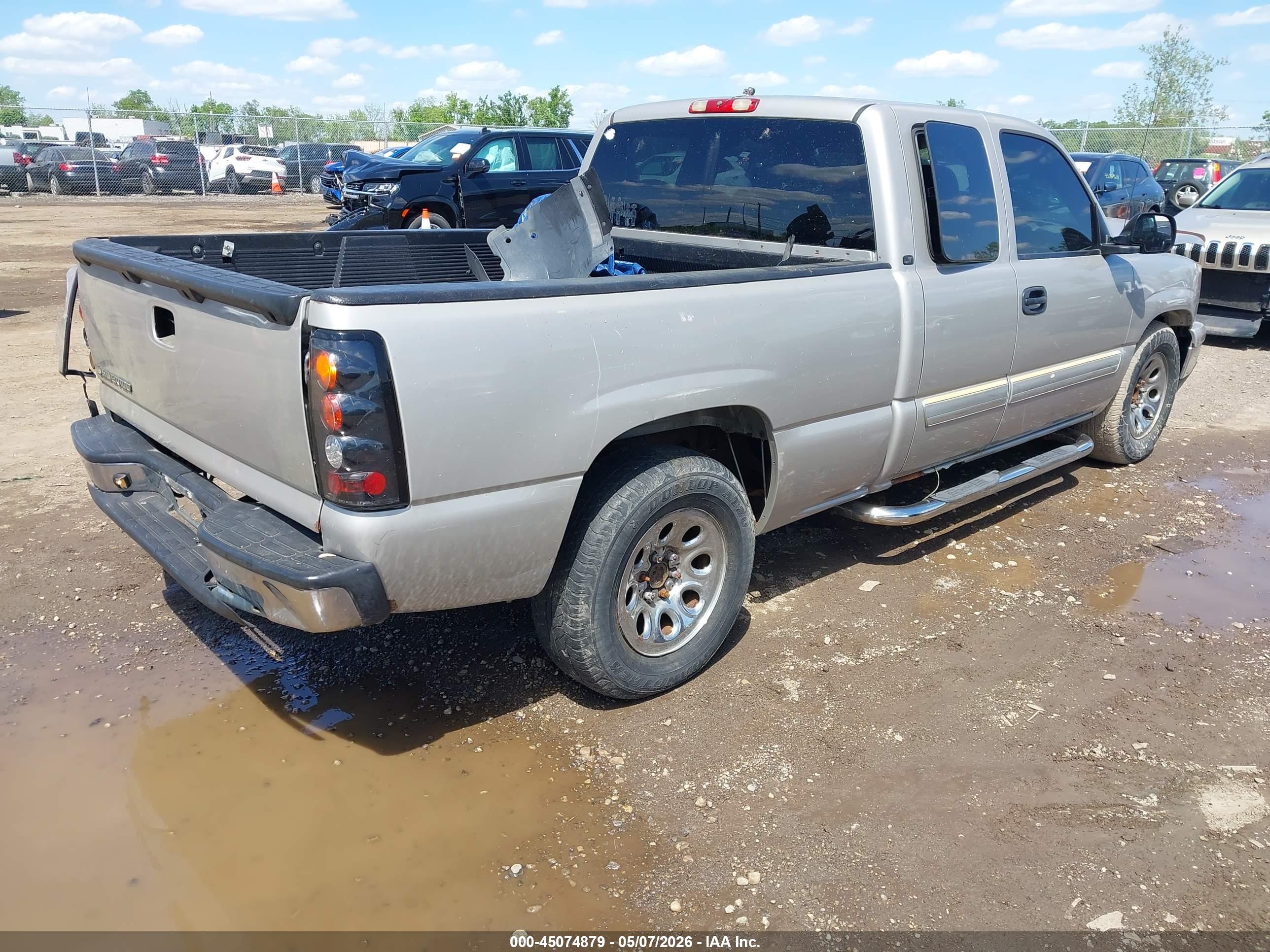 CHEVROLET SILVERADO image 4