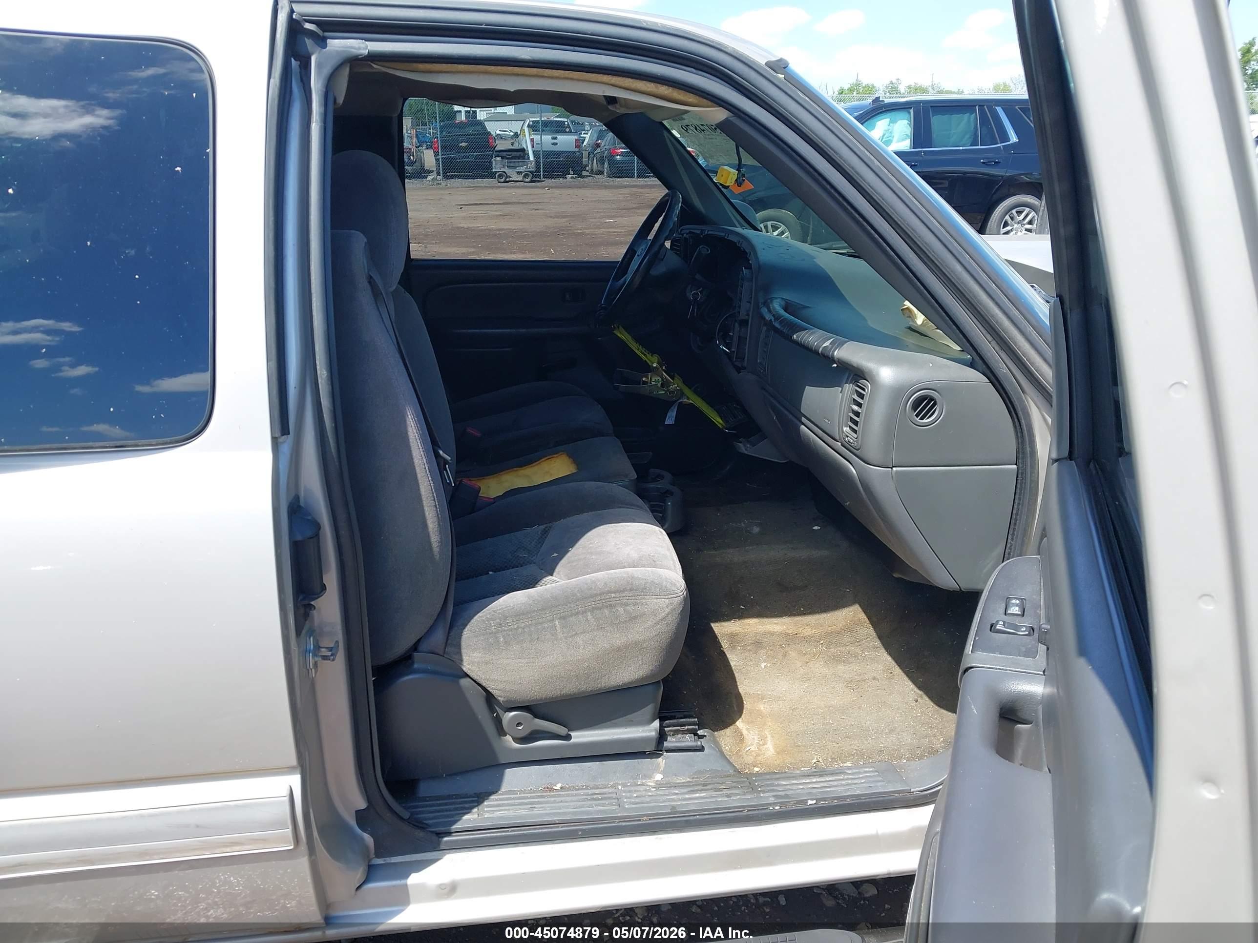 CHEVROLET SILVERADO image 5
