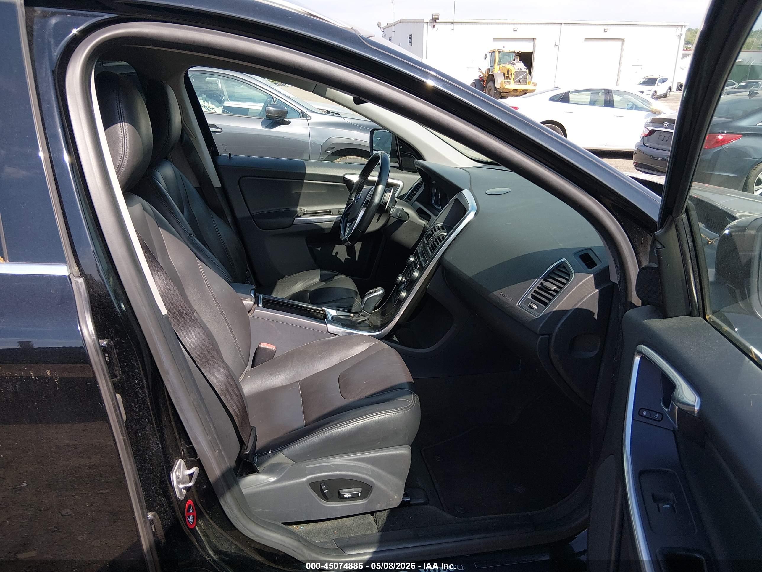 VOLVO XC60 image 5
