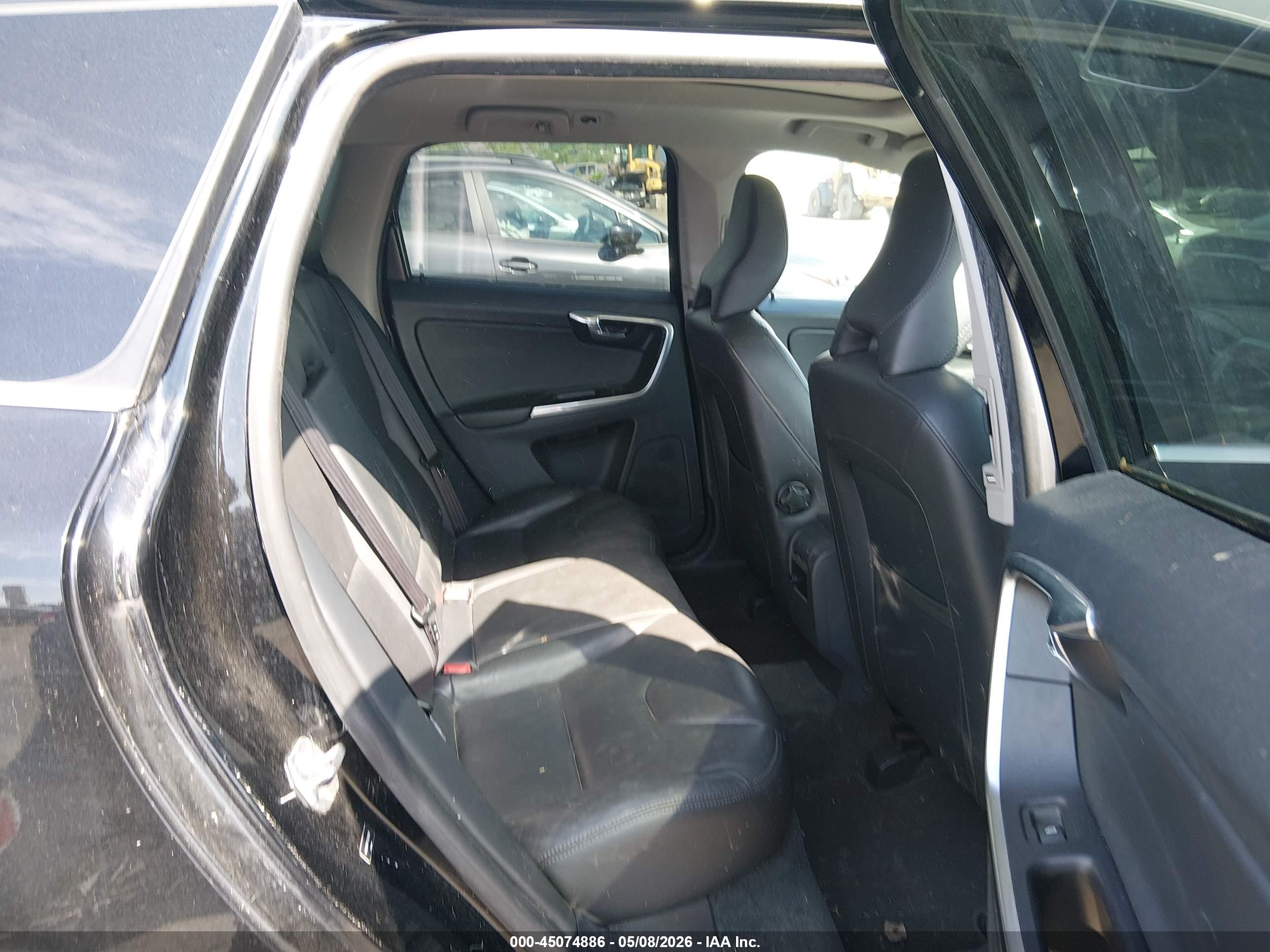 VOLVO XC60 image 8