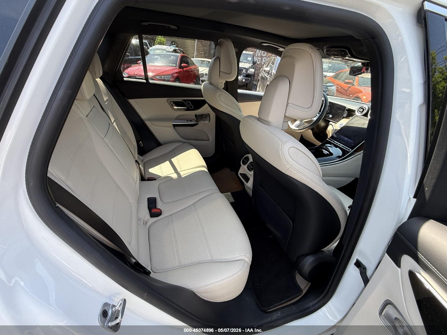MERCEDES-BENZ GLC image 8