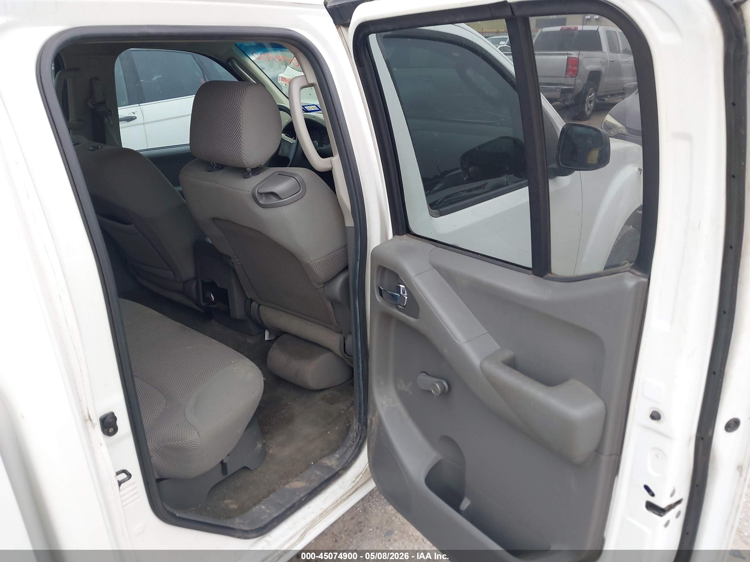 NISSAN FRONTIER image 8