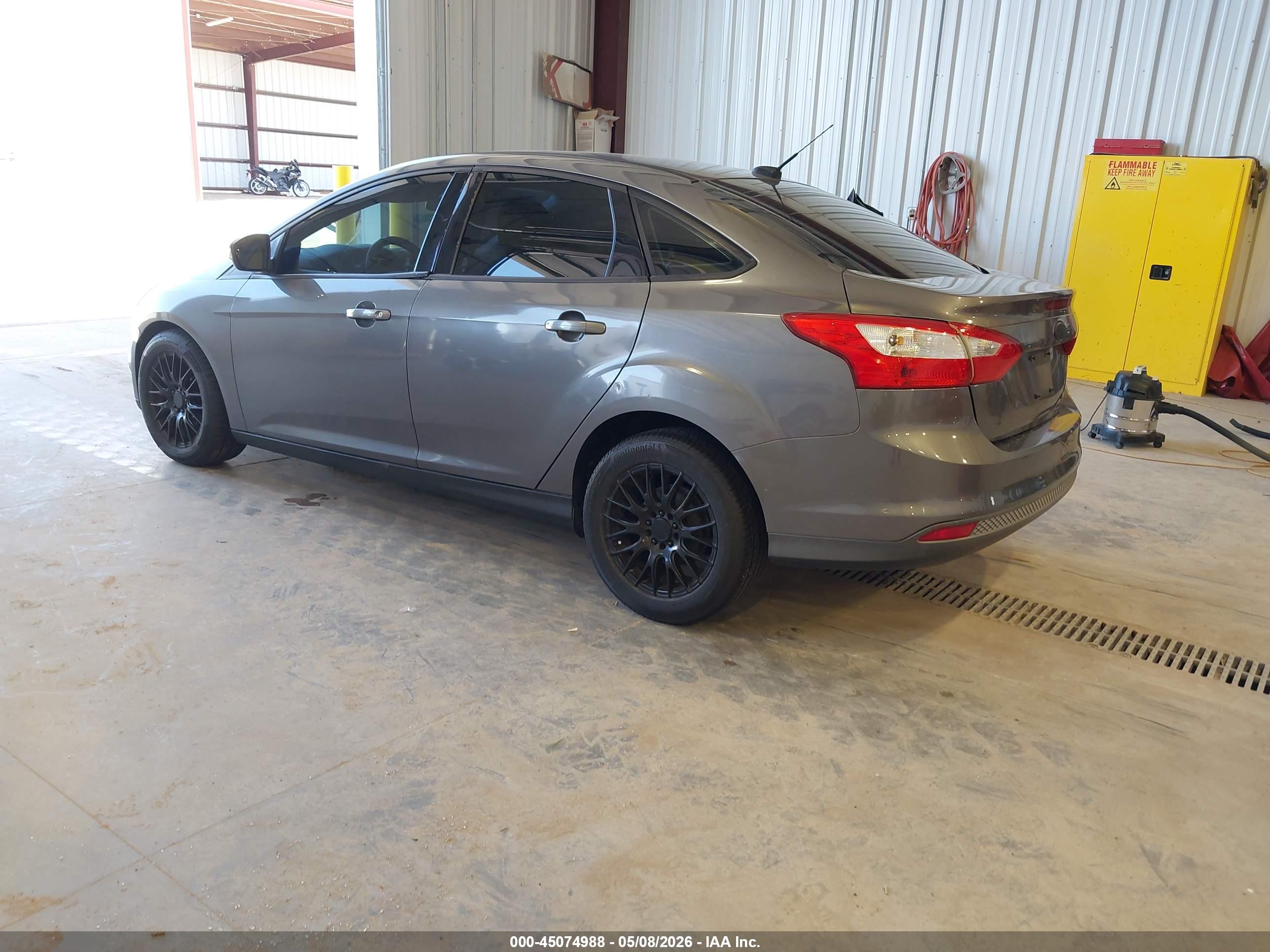 FORD FOCUS image 3