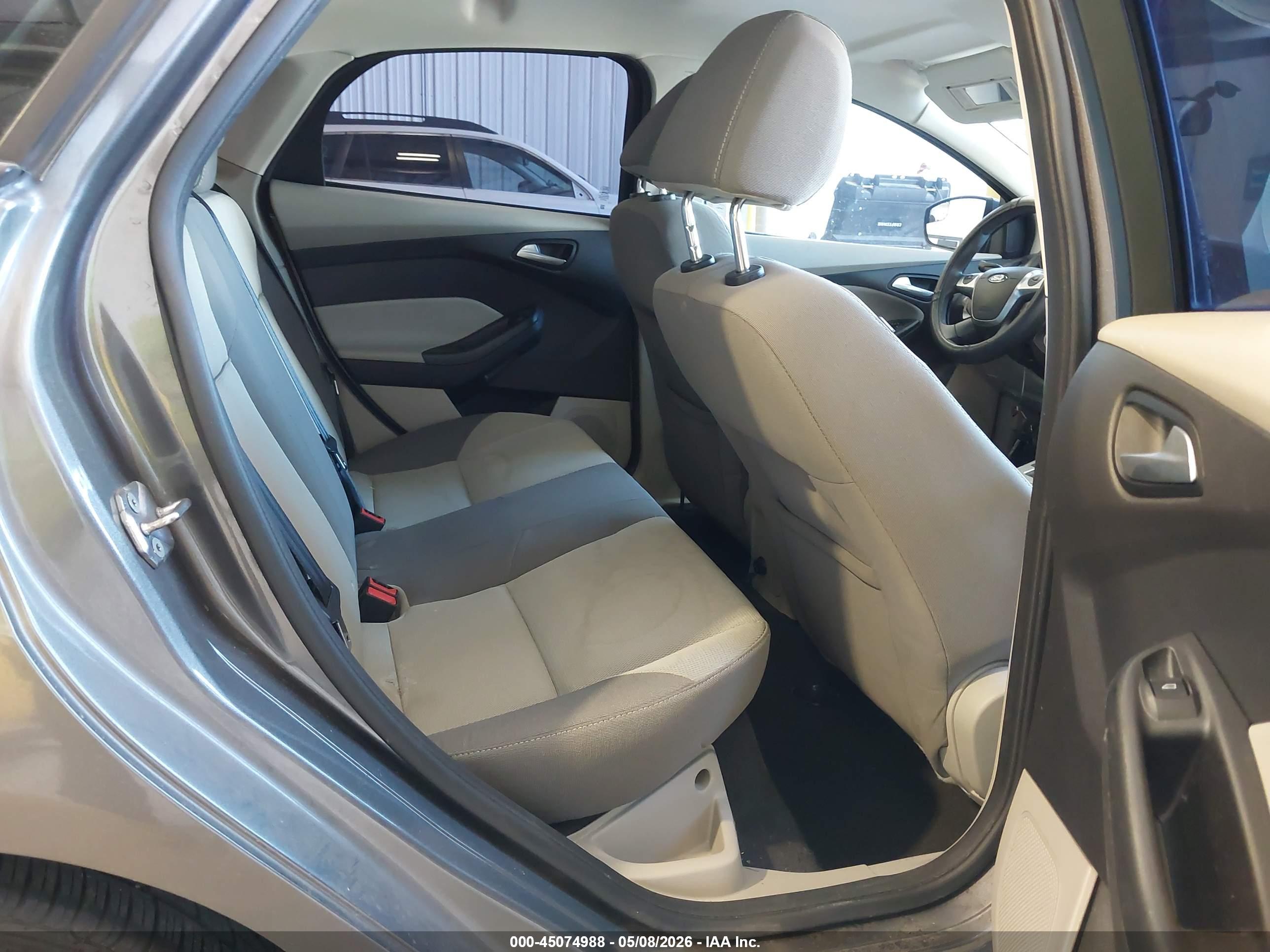 FORD FOCUS image 8