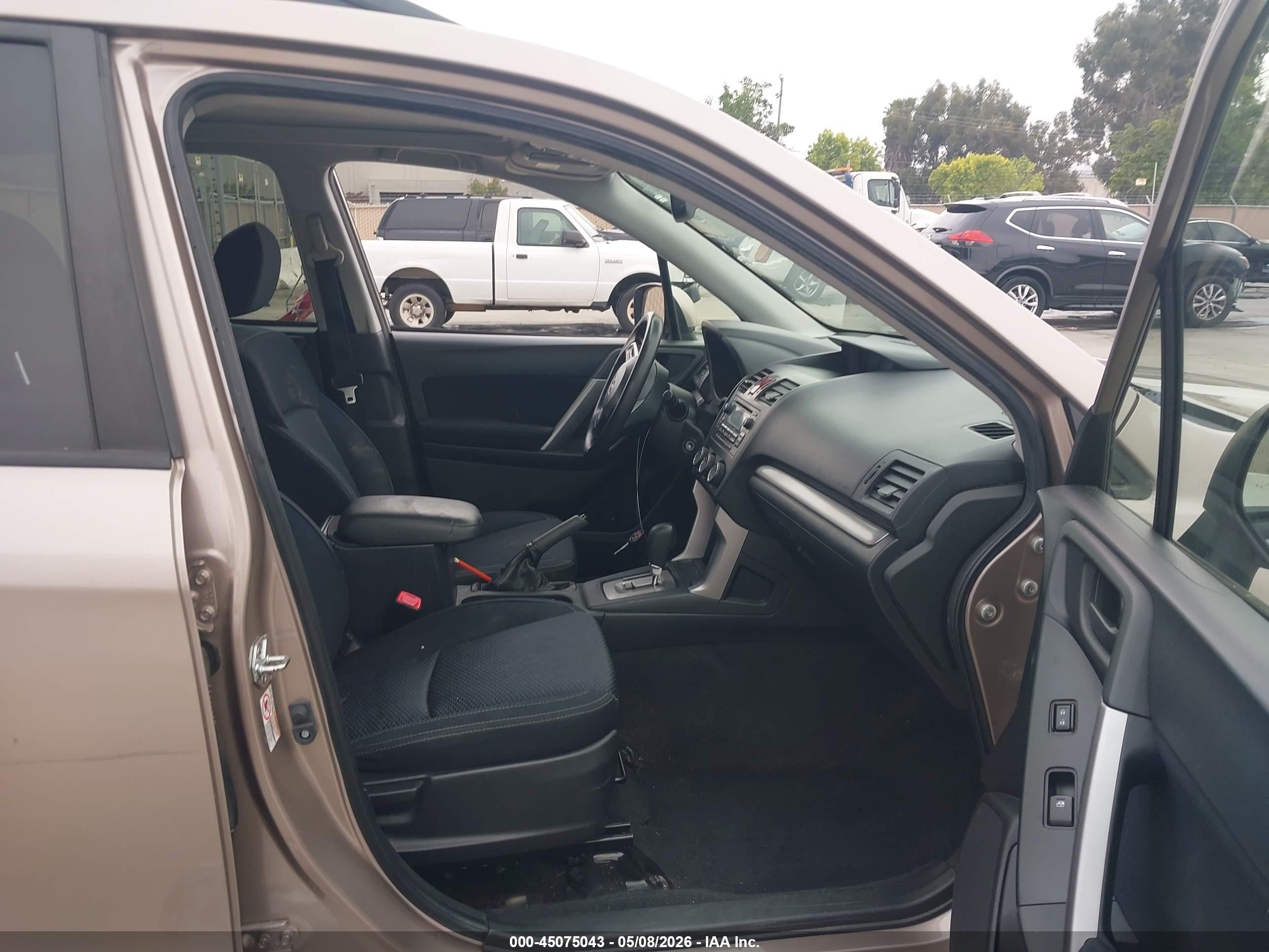 SUBARU FORESTER image 5