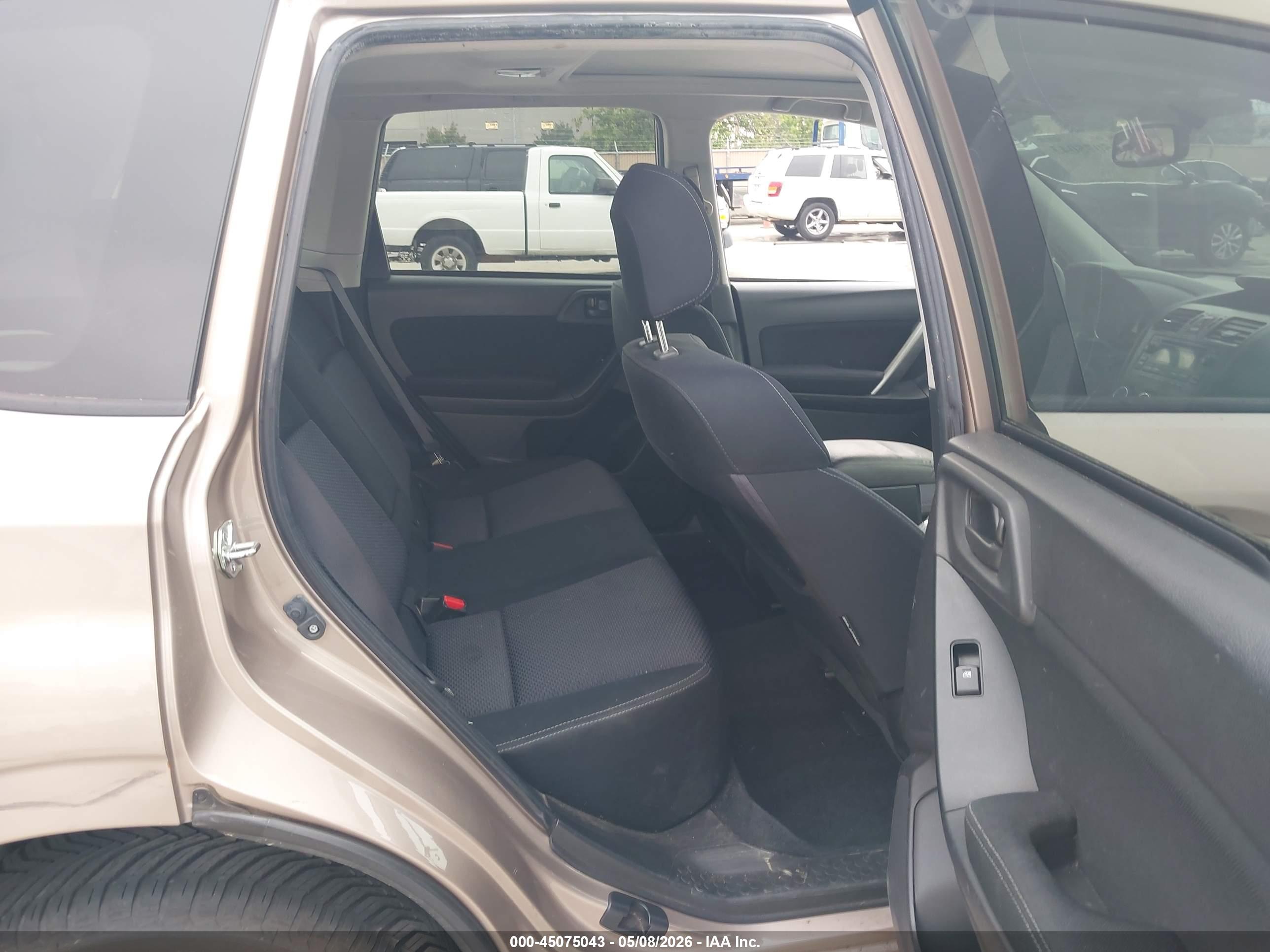 SUBARU FORESTER image 8