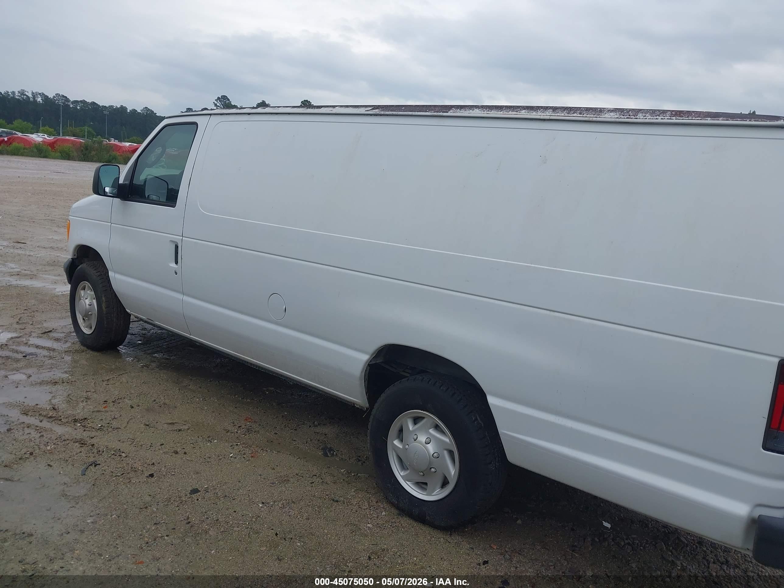 FORD E-350 image 3