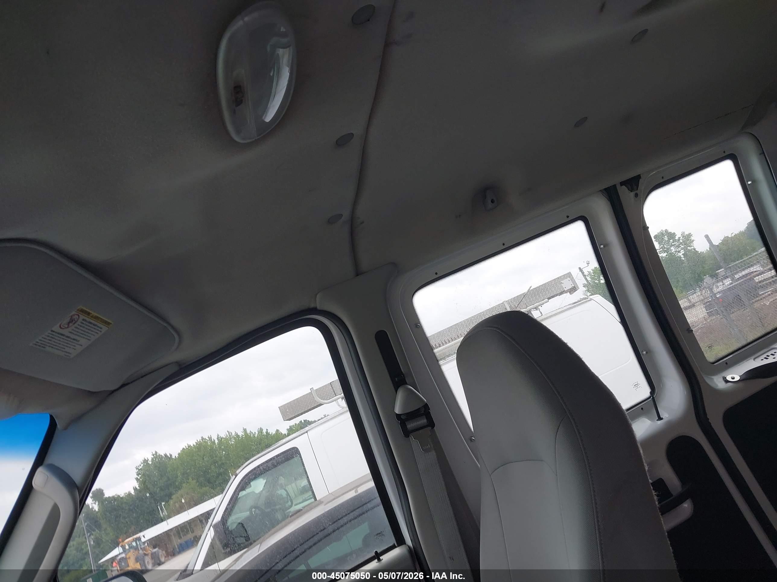 FORD E-350 image 6