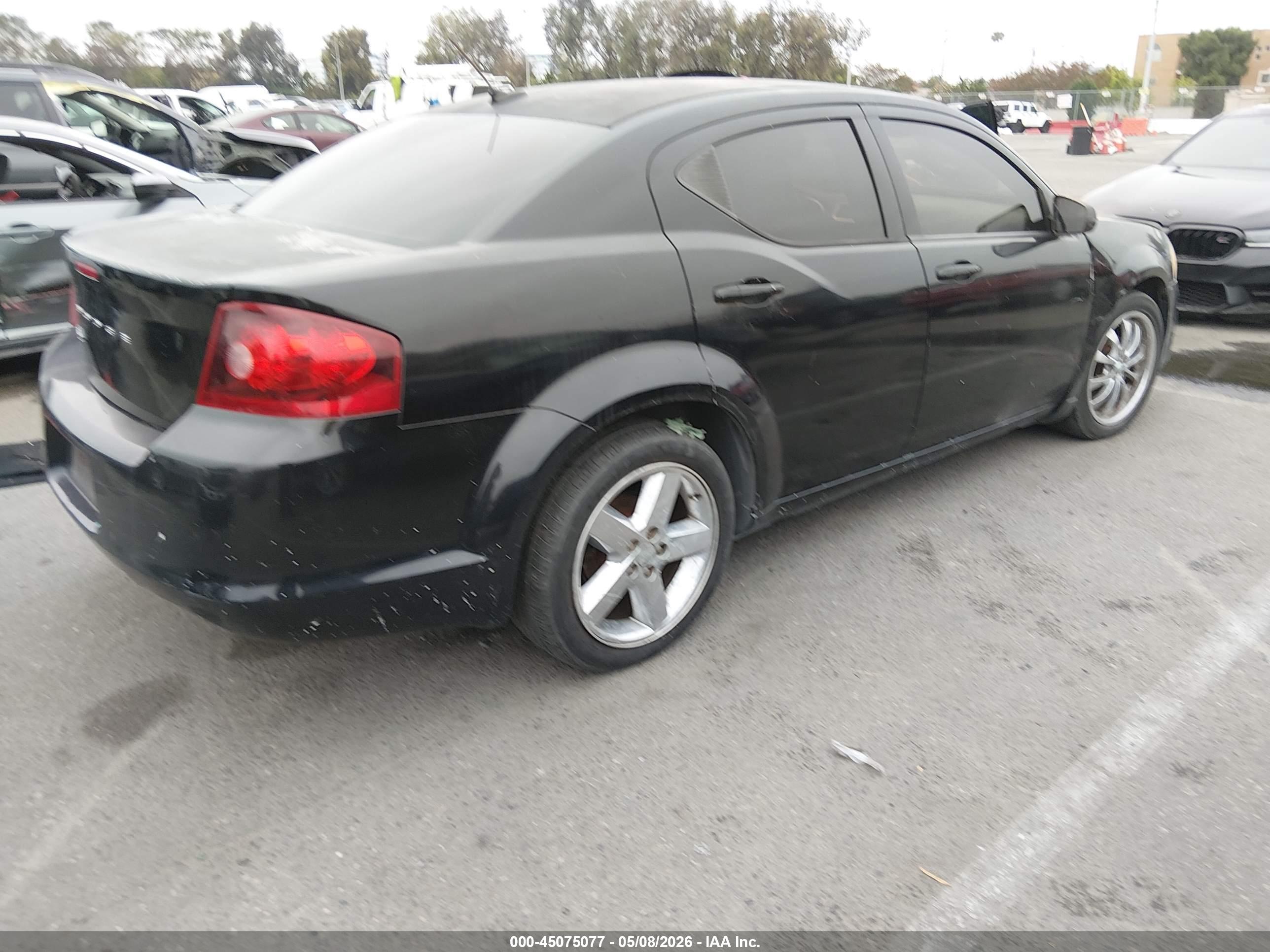 DODGE AVENGER image 4