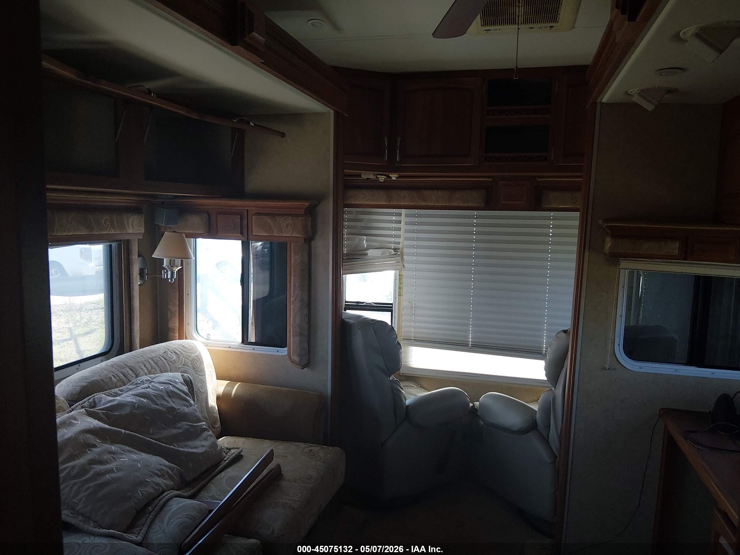 HOLIDAY RAMBLER image 5
