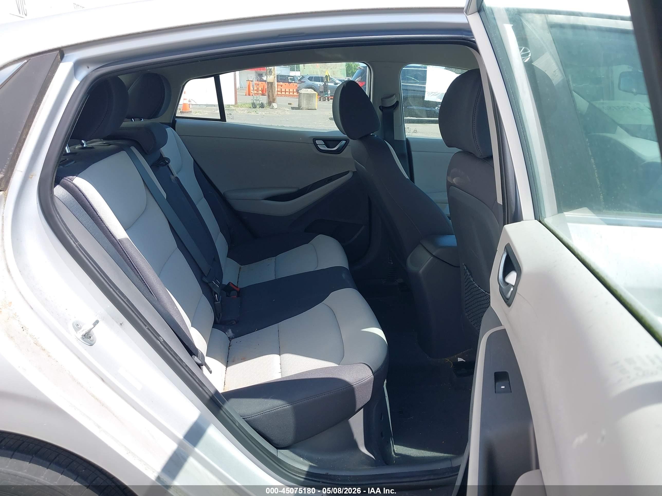 HYUNDAI IONIQ image 8