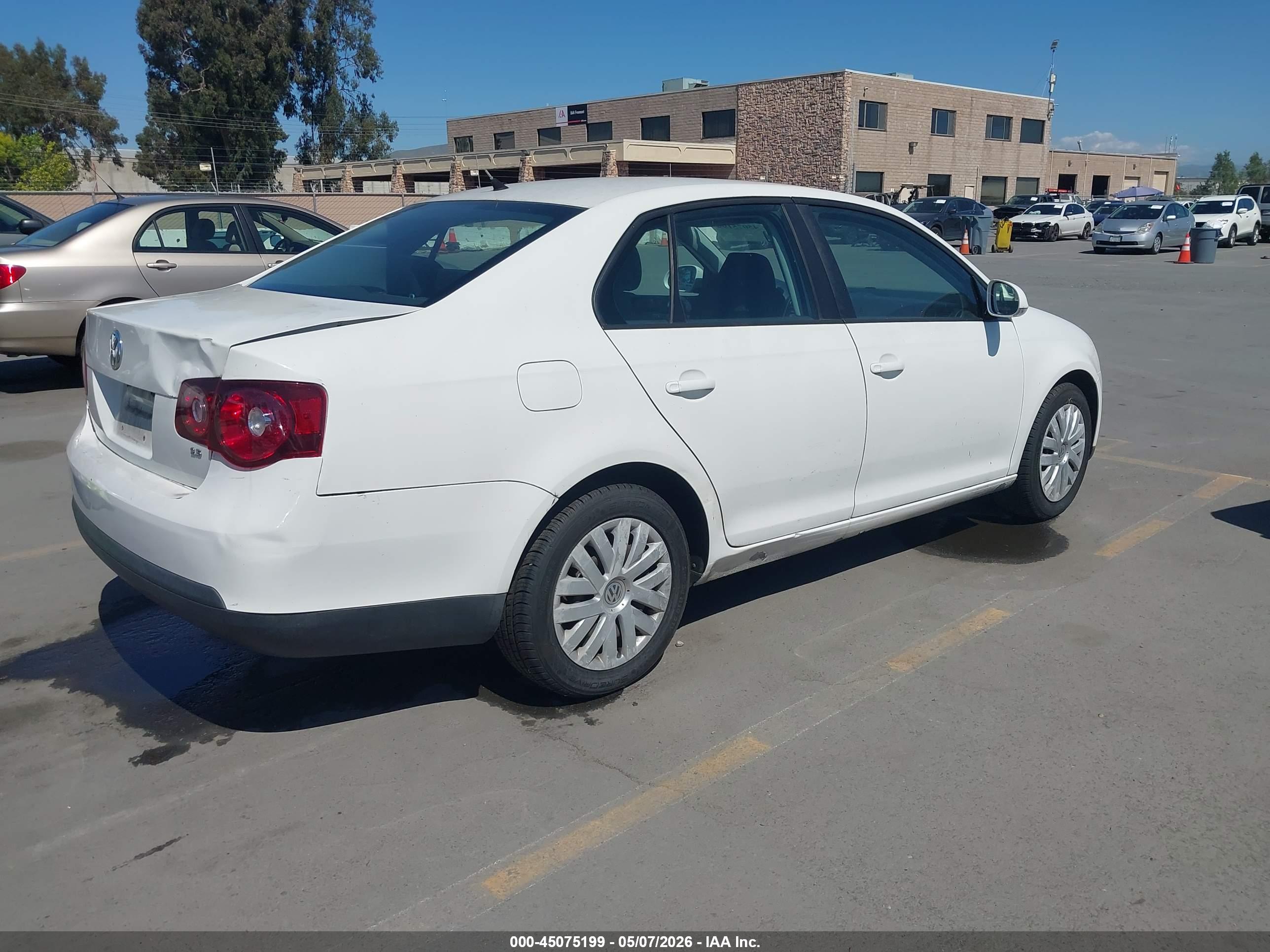 VOLKSWAGEN JETTA image 4