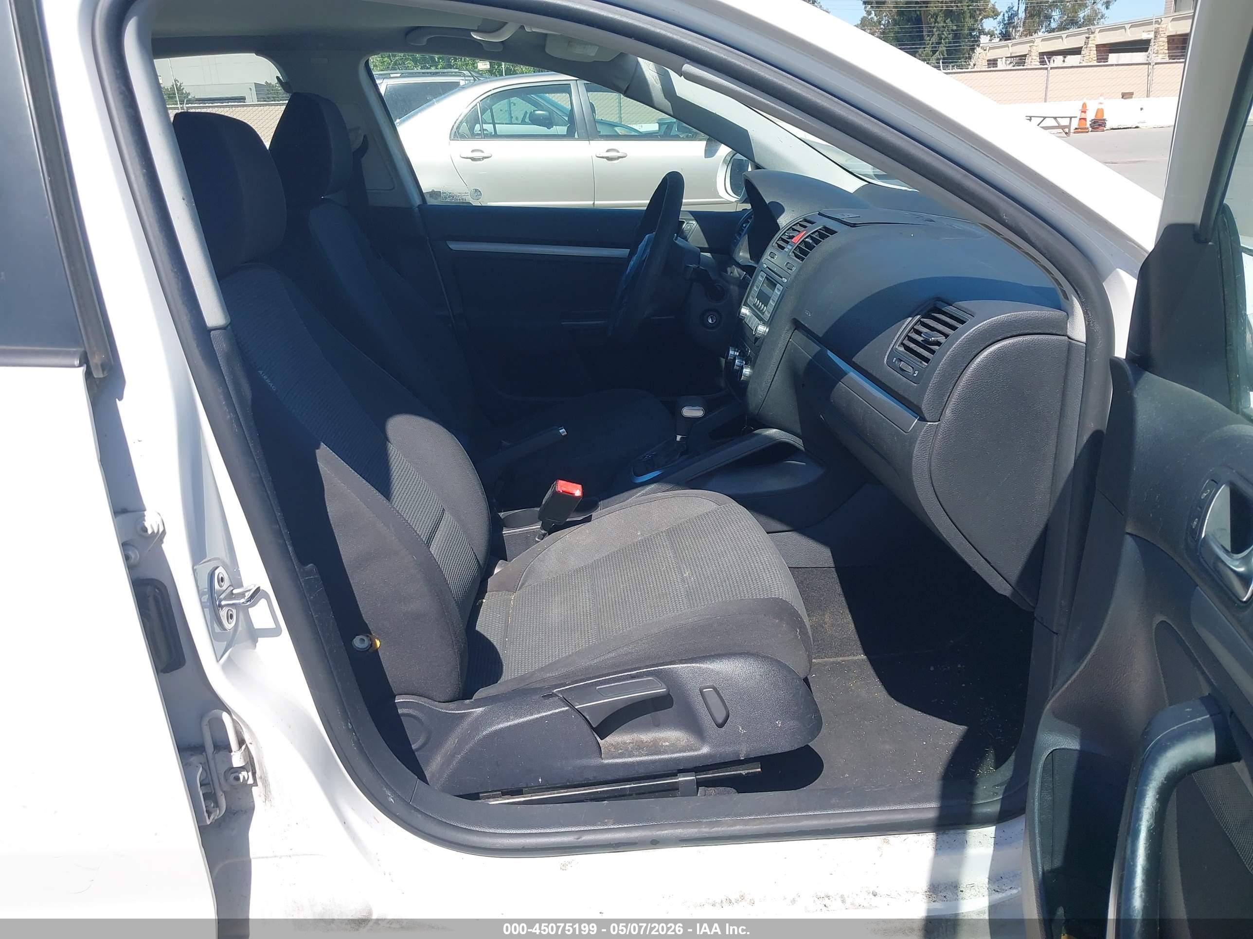 VOLKSWAGEN JETTA image 5
