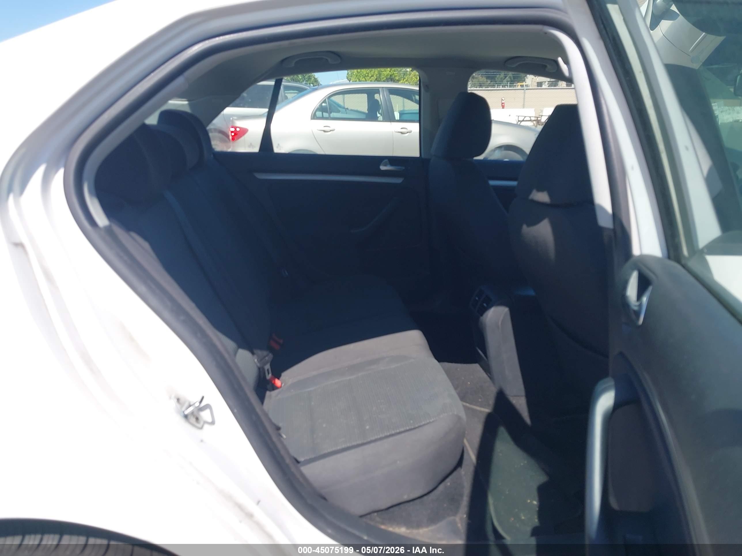 VOLKSWAGEN JETTA image 8