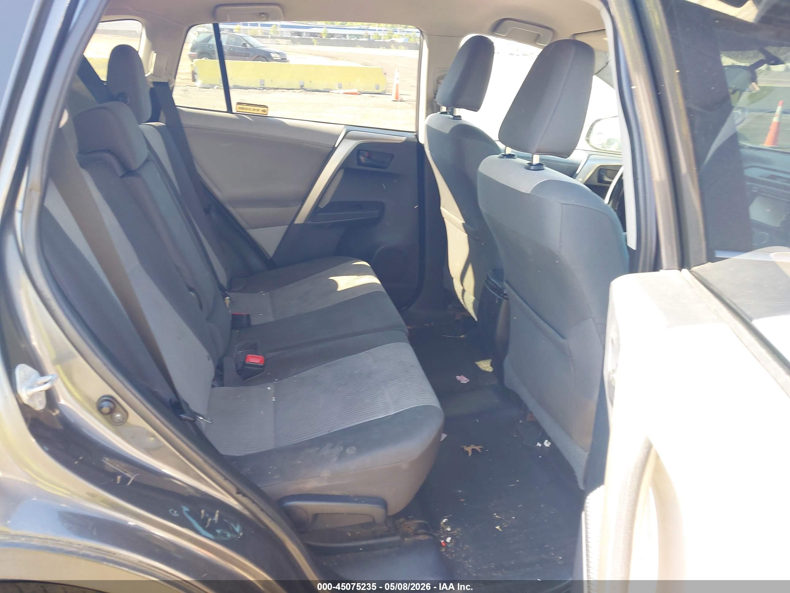 TOYOTA RAV4 image 8