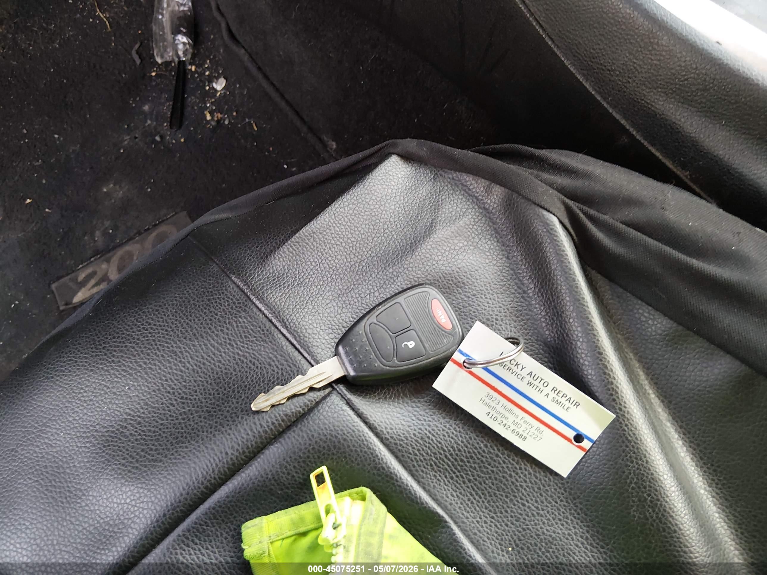 CHRYSLER 200 image 11