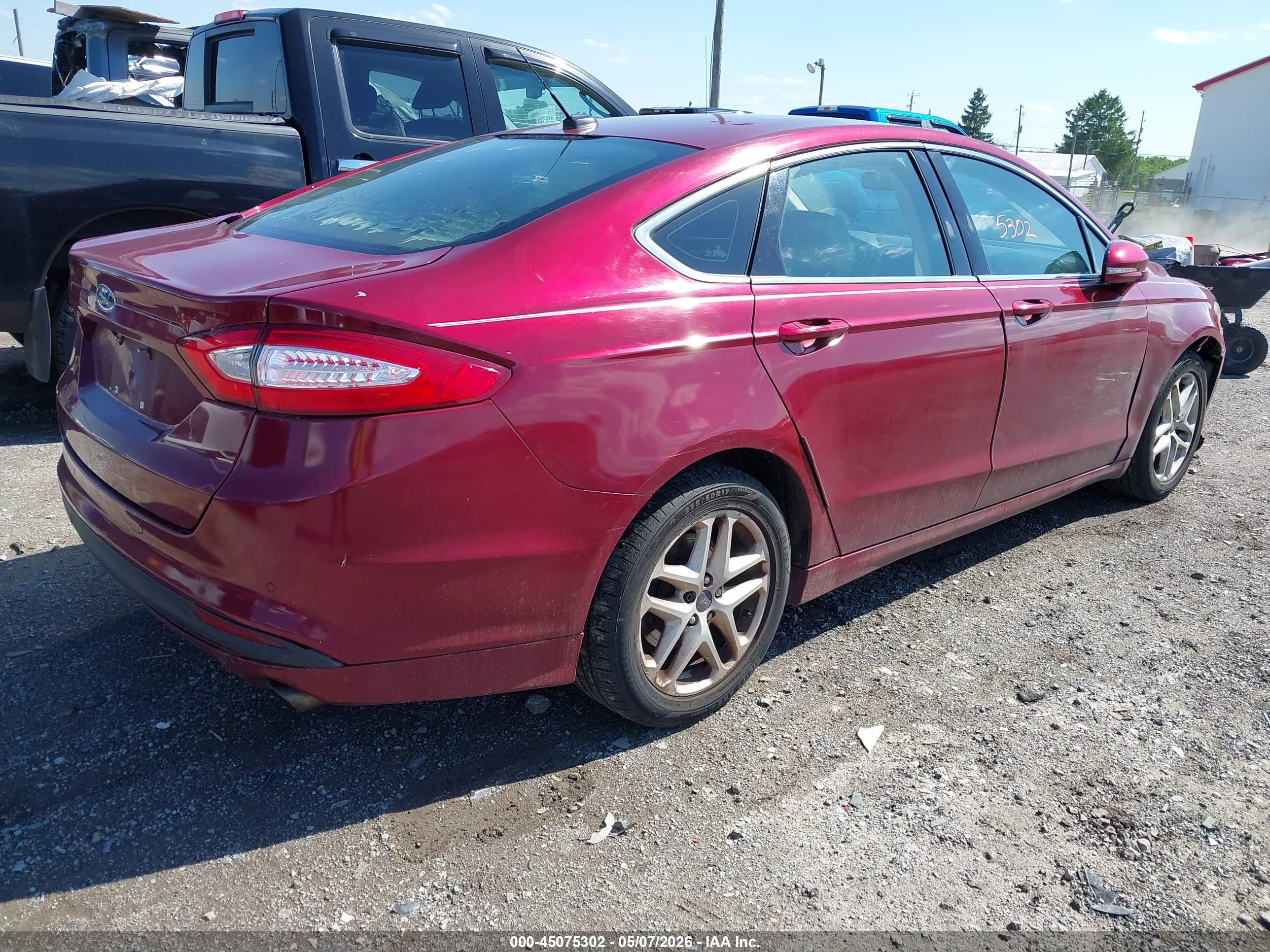 FORD FUSION image 4