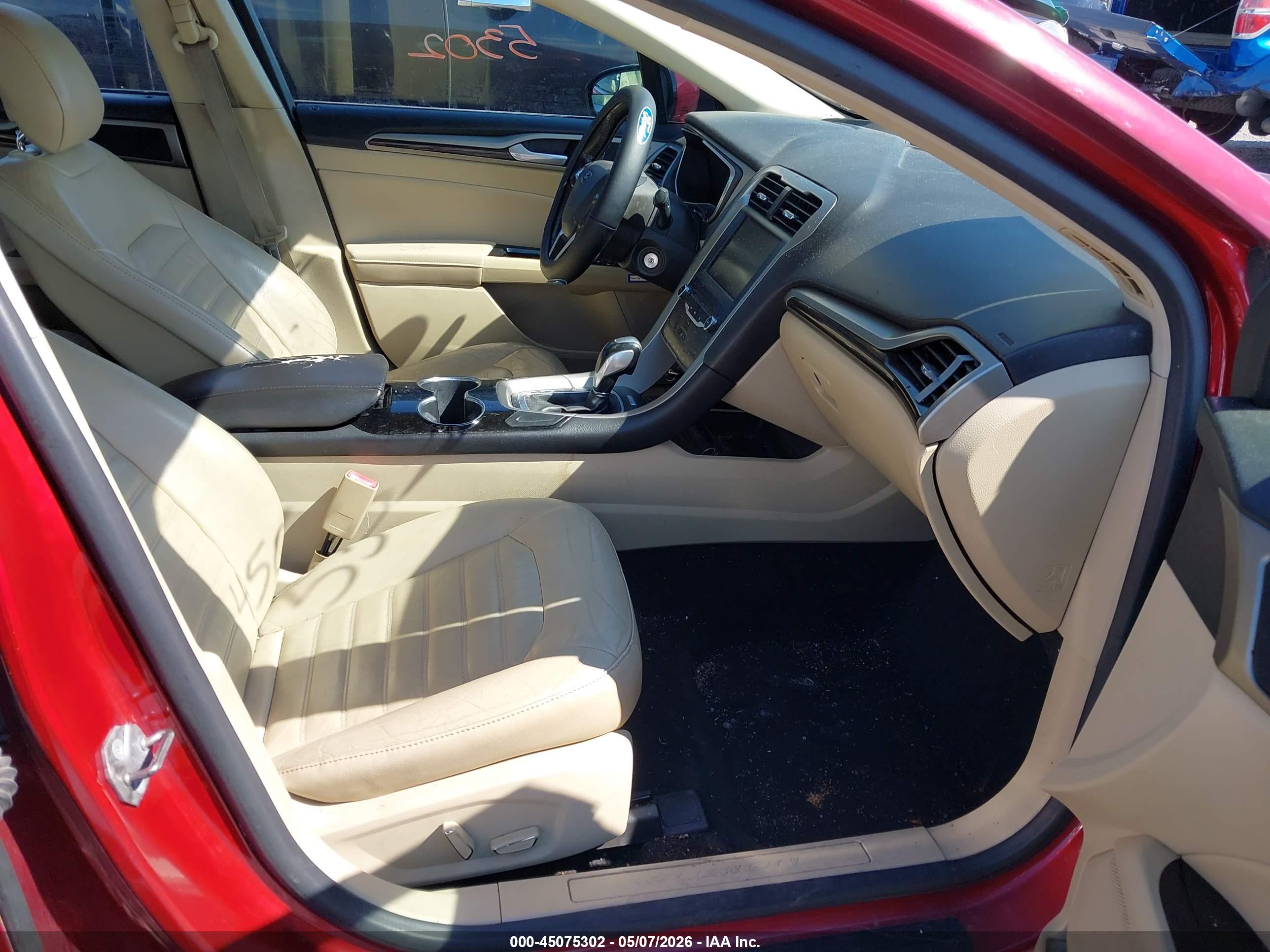 FORD FUSION image 5