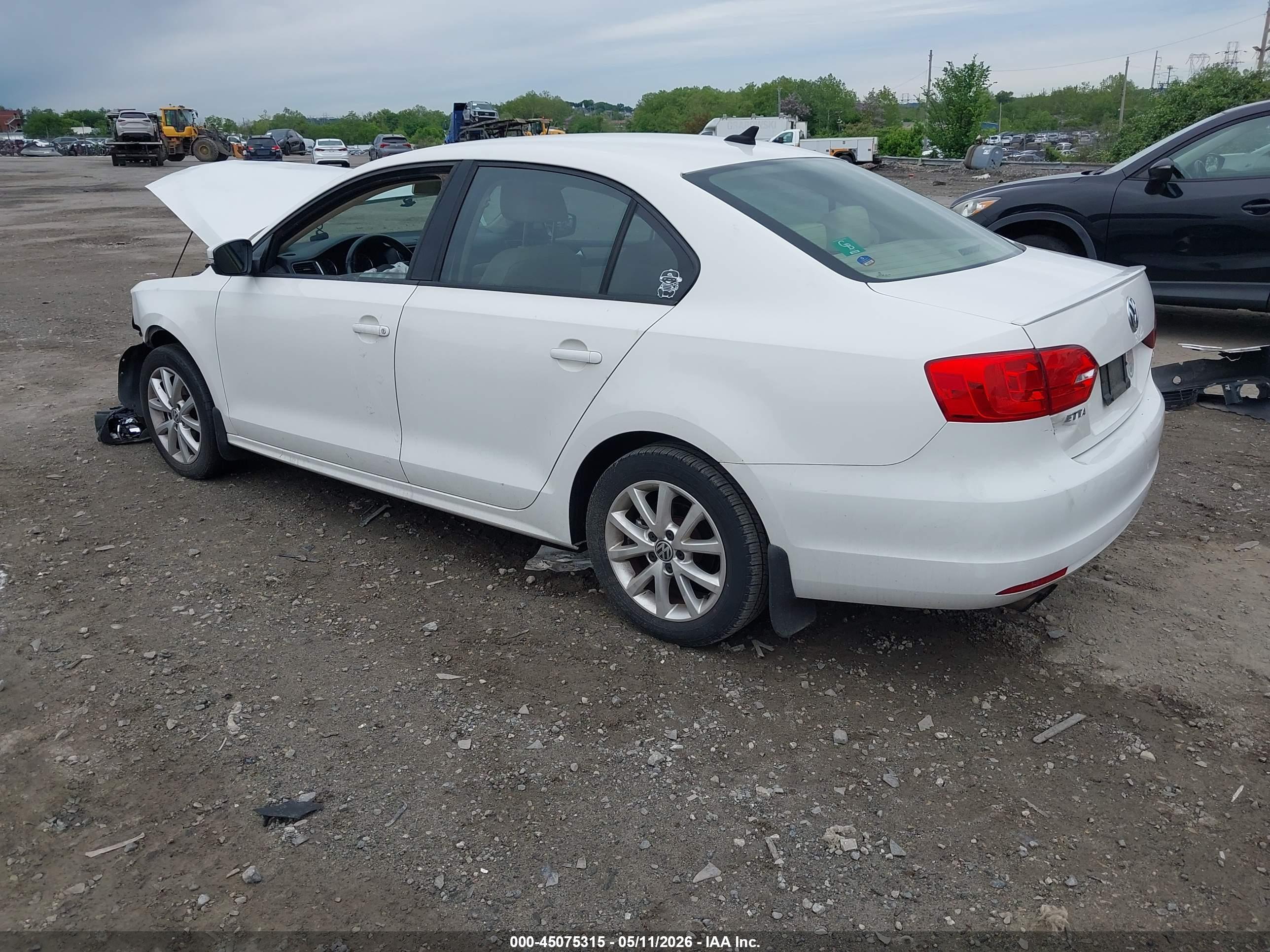VOLKSWAGEN JETTA image 3