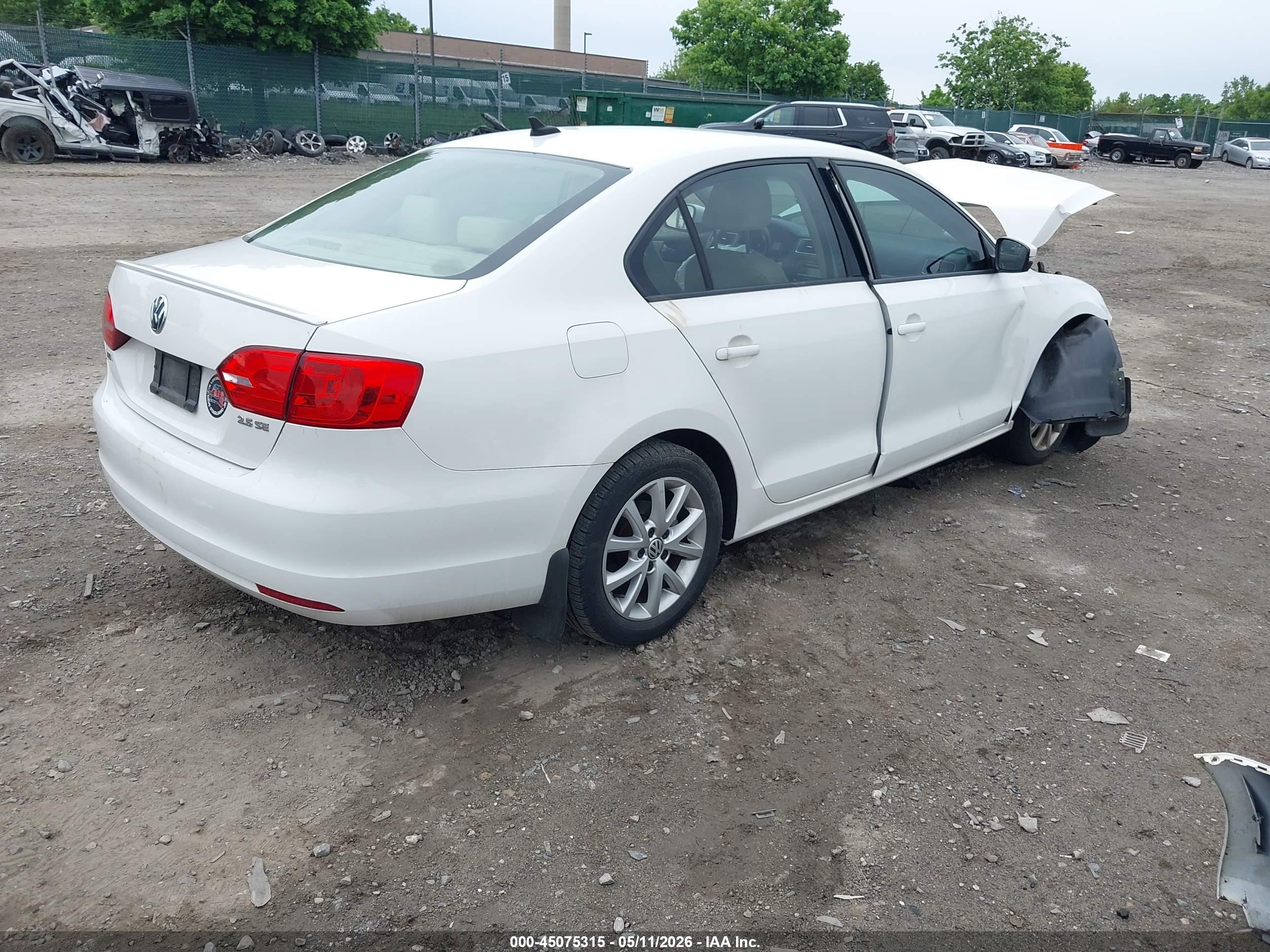 VOLKSWAGEN JETTA image 4