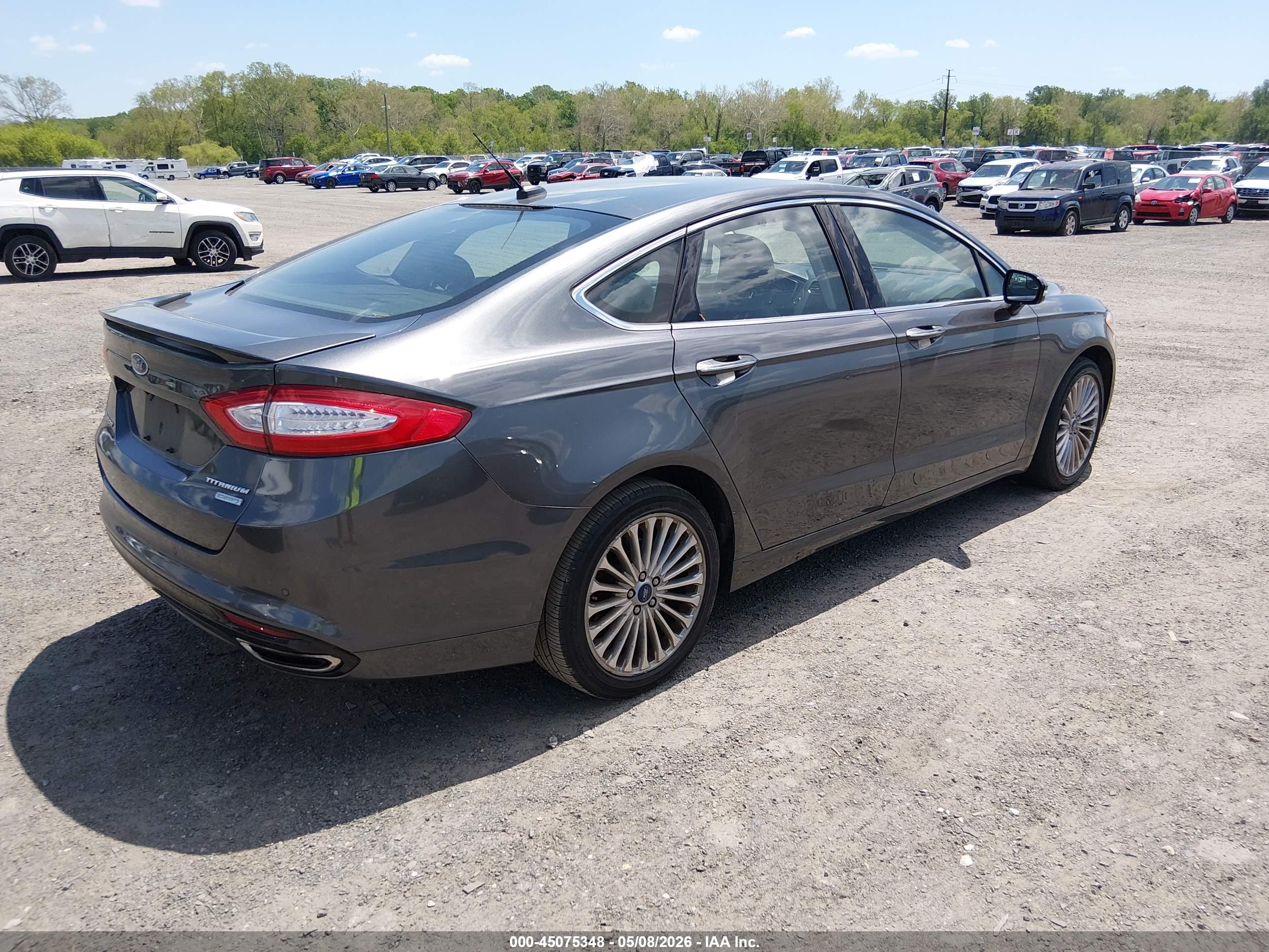 FORD FUSION image 4