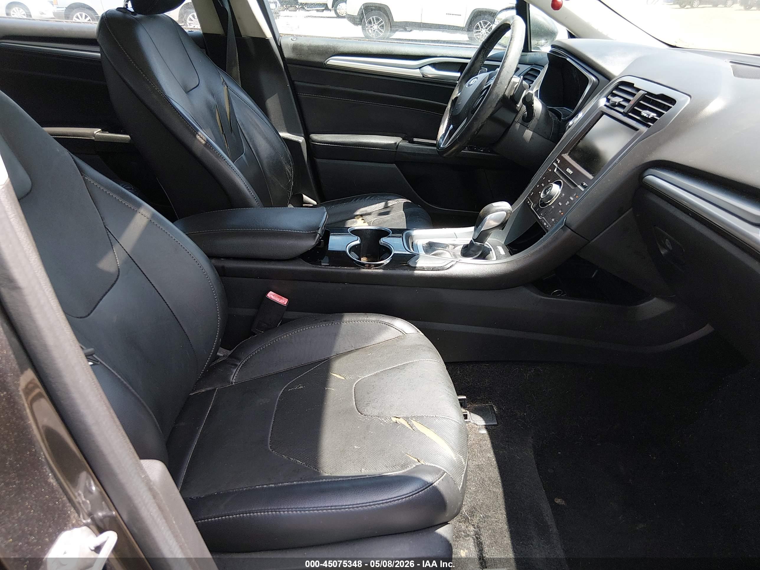 FORD FUSION image 5