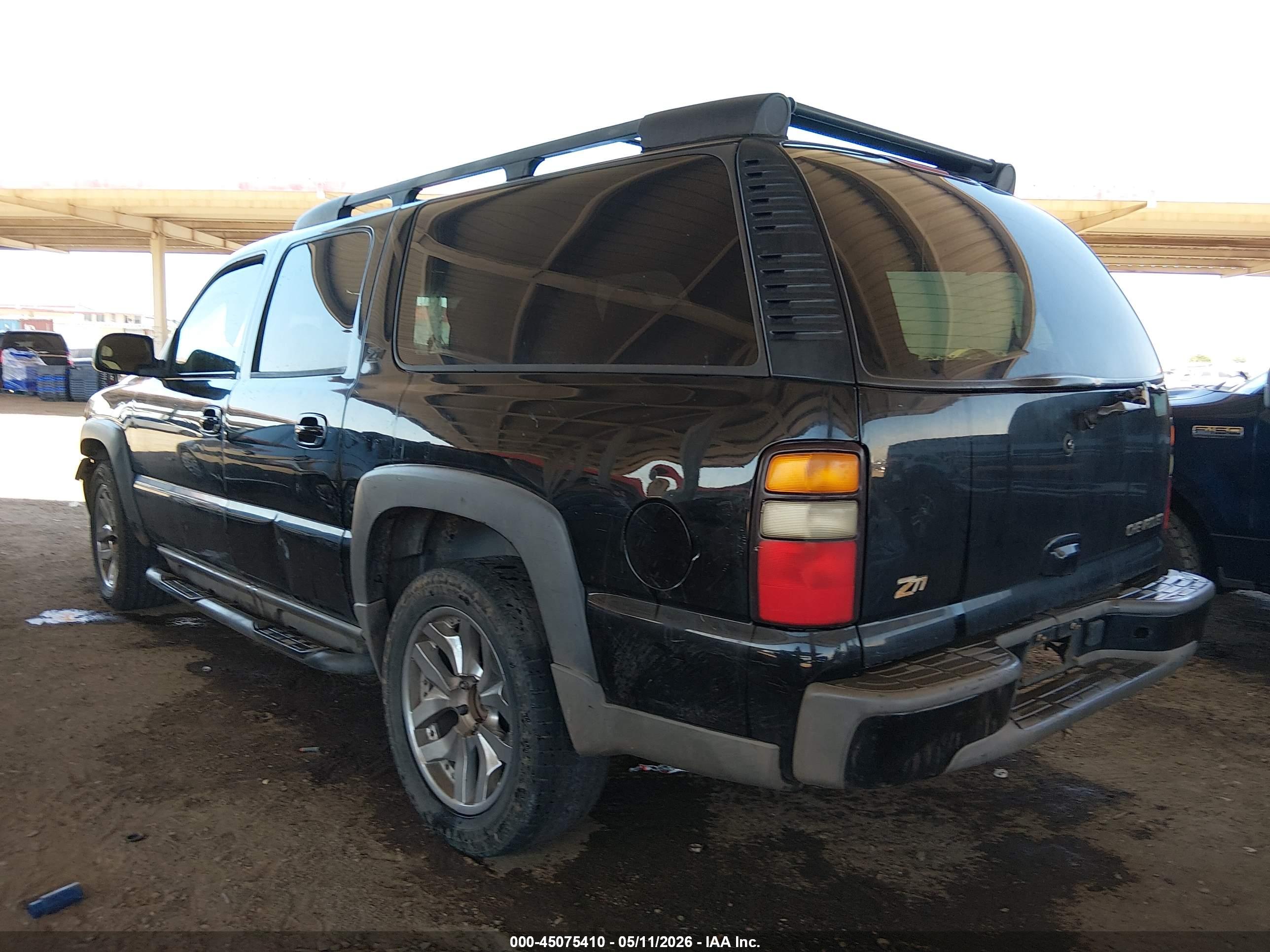 CHEVROLET SUBURBAN image 3