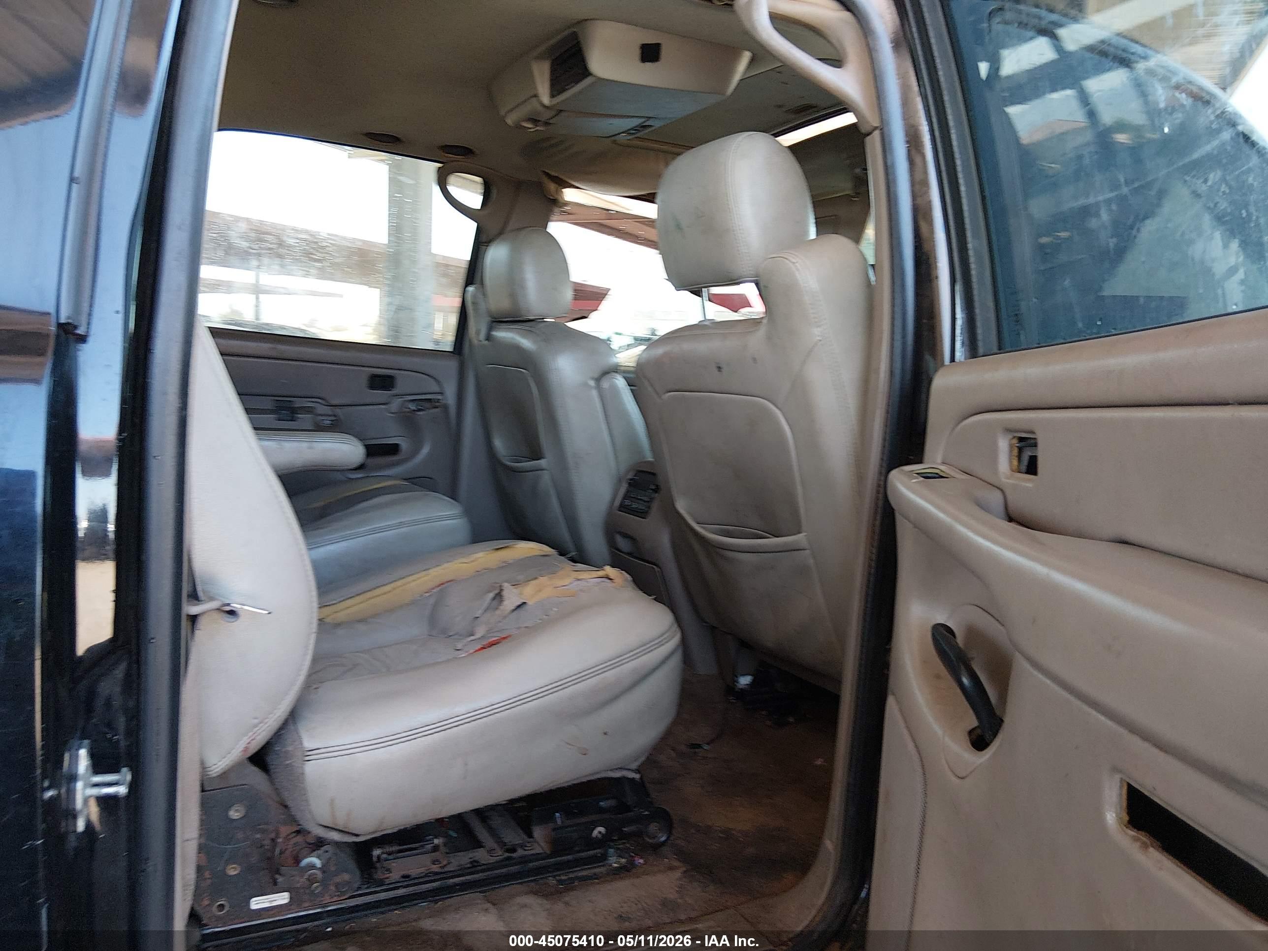 CHEVROLET SUBURBAN image 8