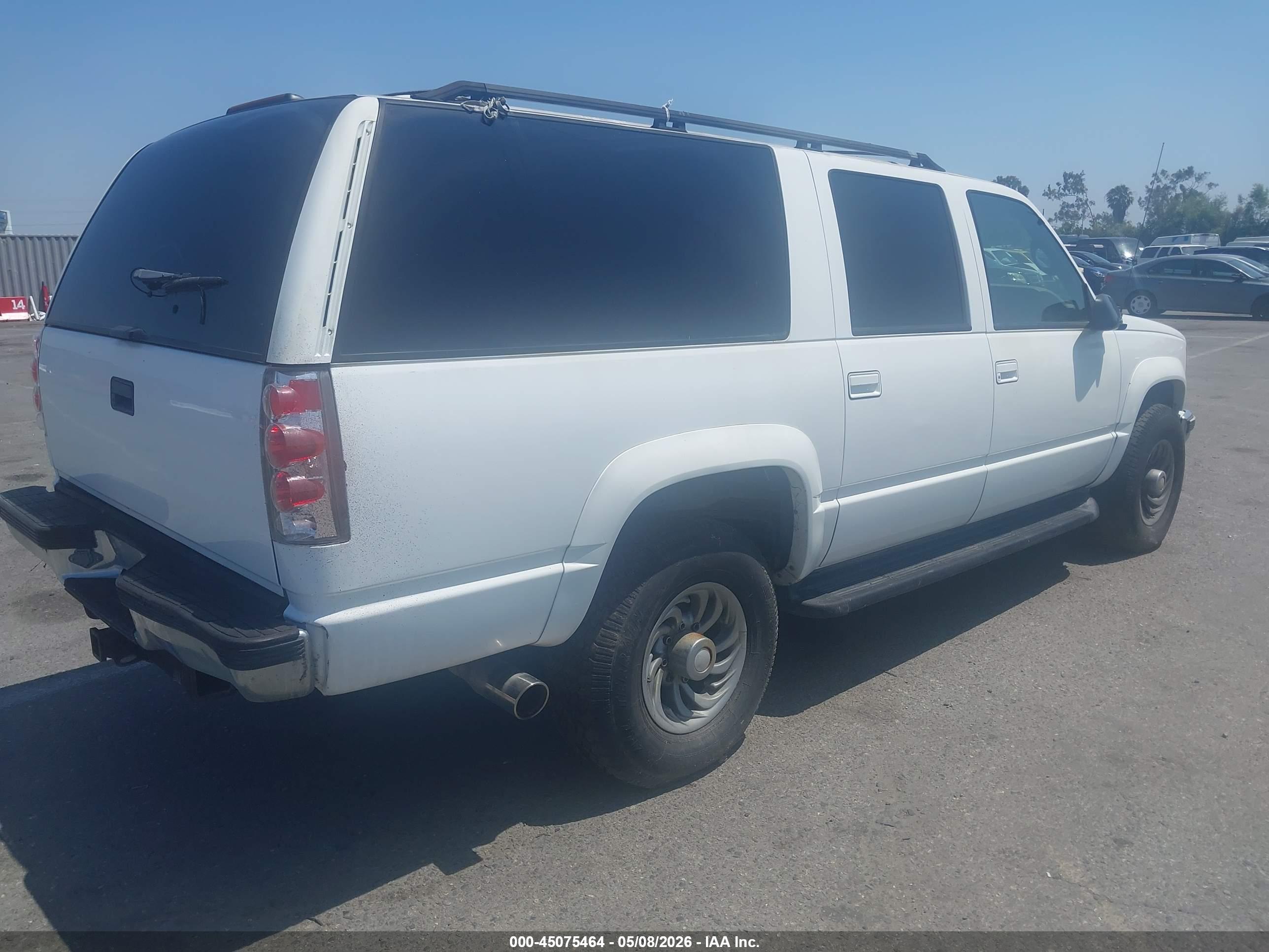 CHEVROLET SUBURBAN image 4