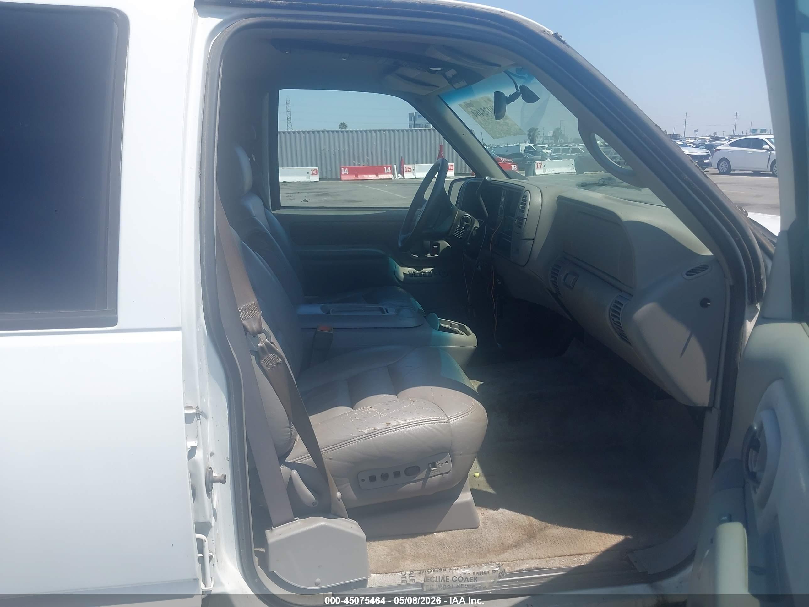 CHEVROLET SUBURBAN image 5