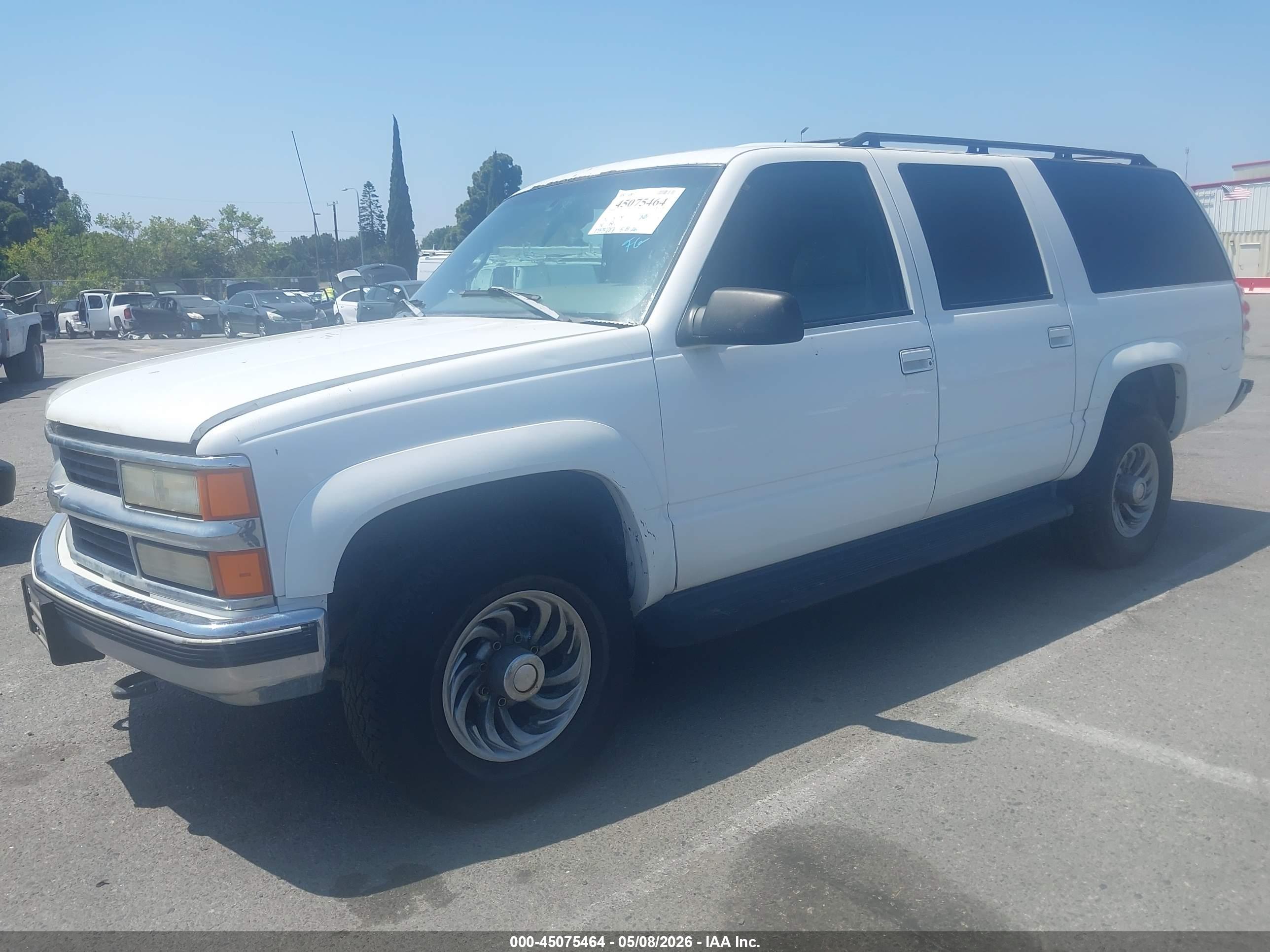 CHEVROLET SUBURBAN image 6