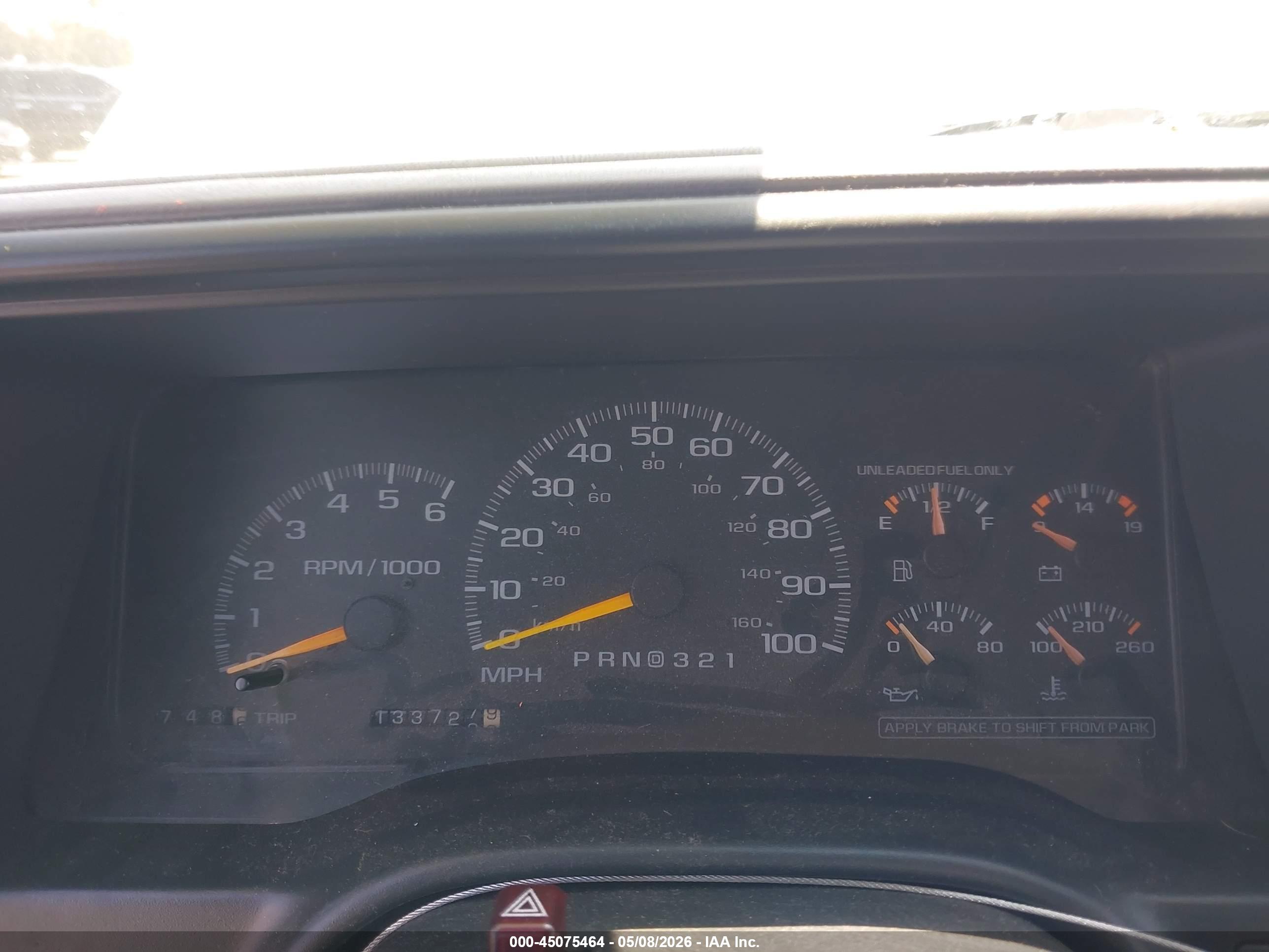 CHEVROLET SUBURBAN image 7