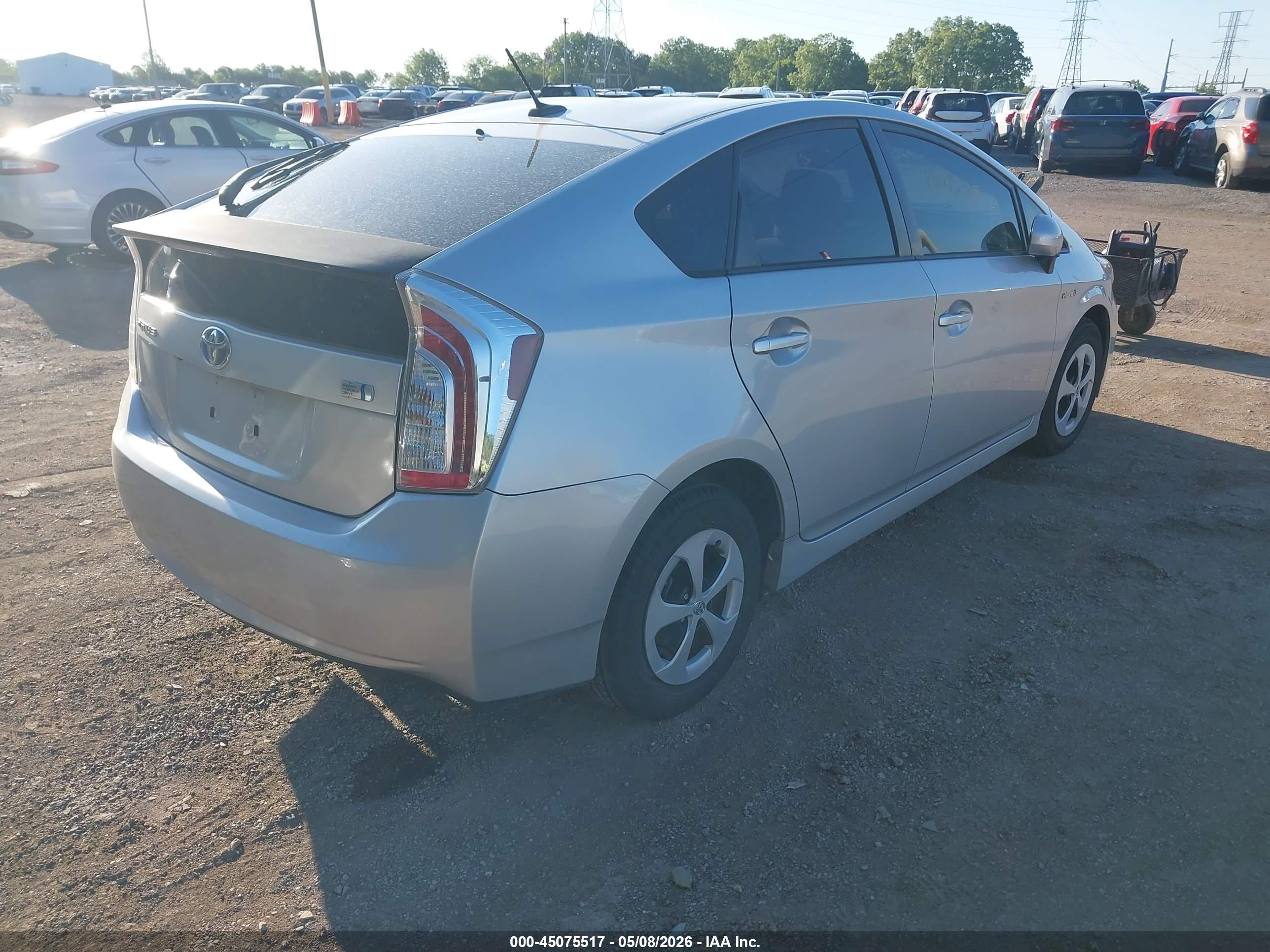 TOYOTA PRIUS image 4