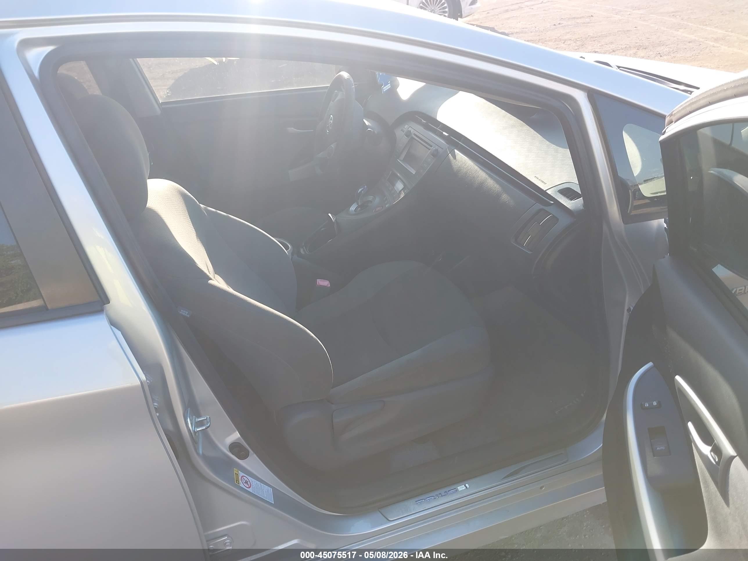 TOYOTA PRIUS image 5