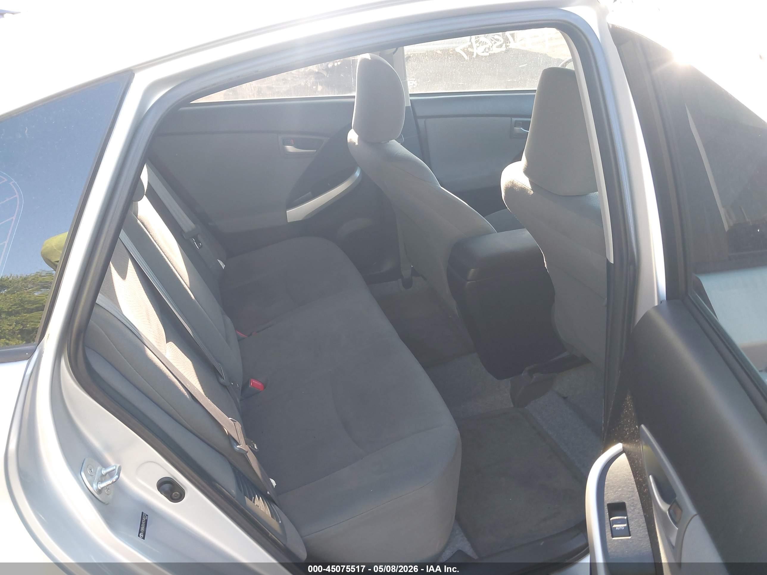 TOYOTA PRIUS image 8