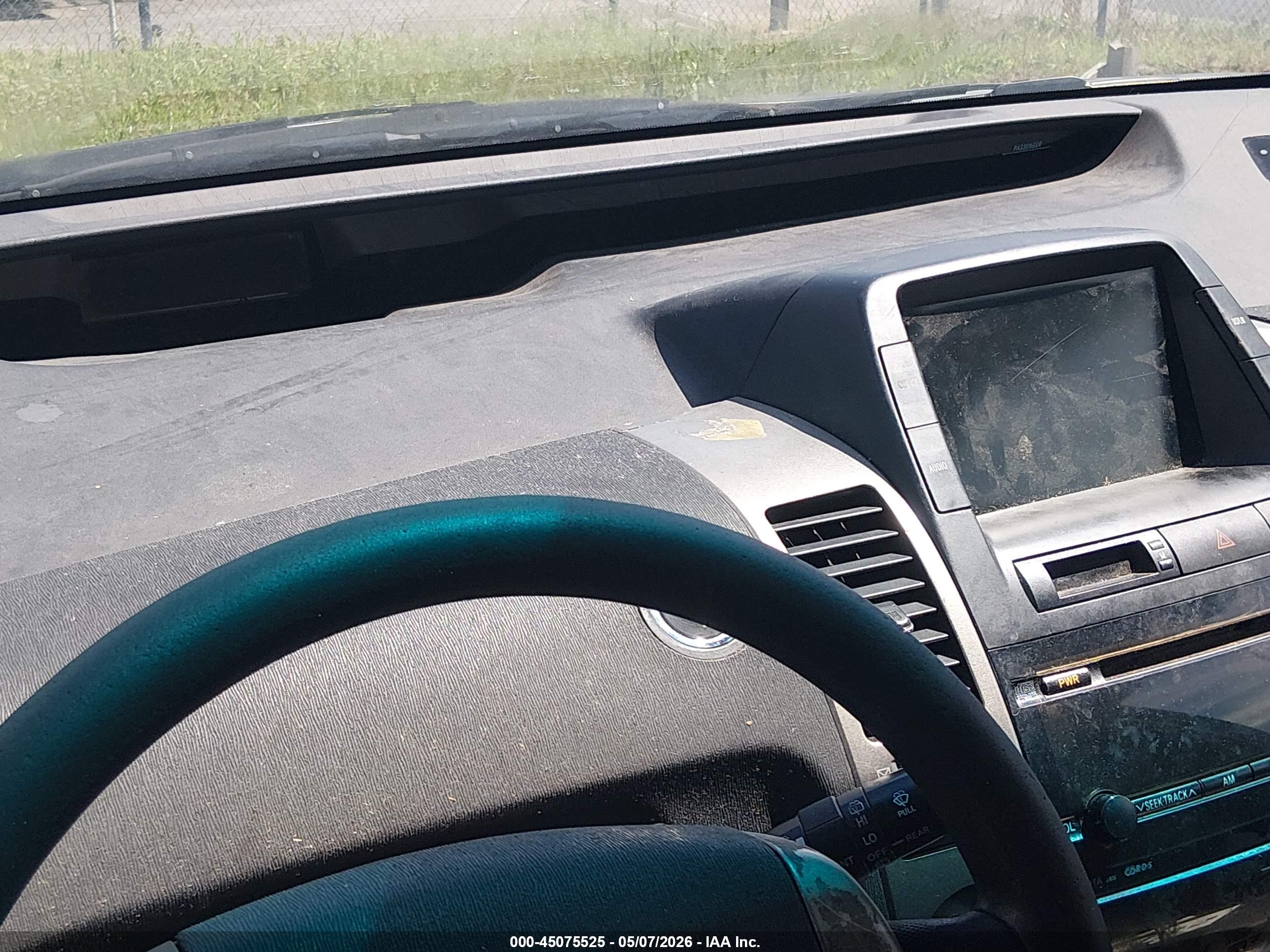 TOYOTA PRIUS image 7