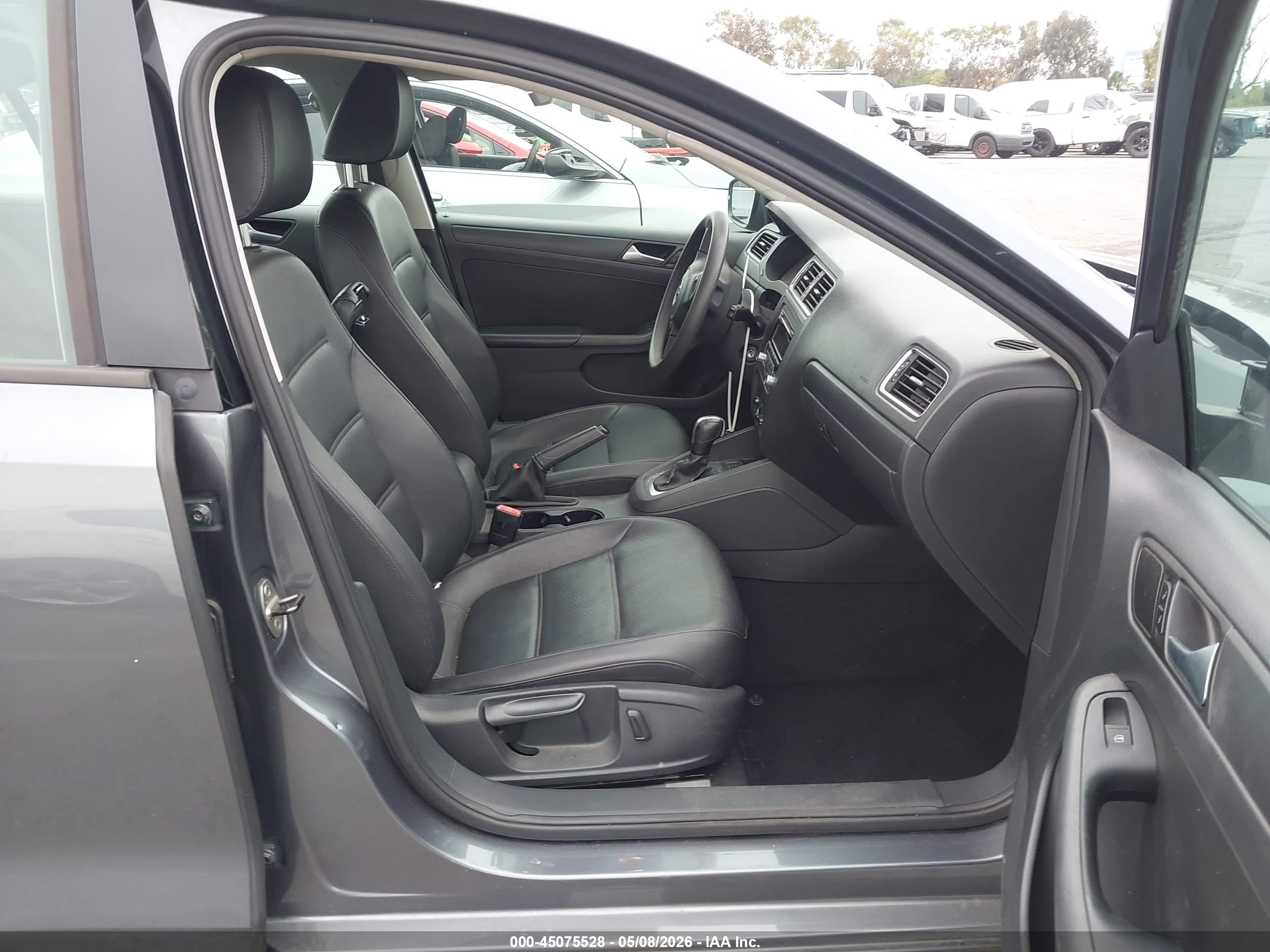 VOLKSWAGEN JETTA image 5