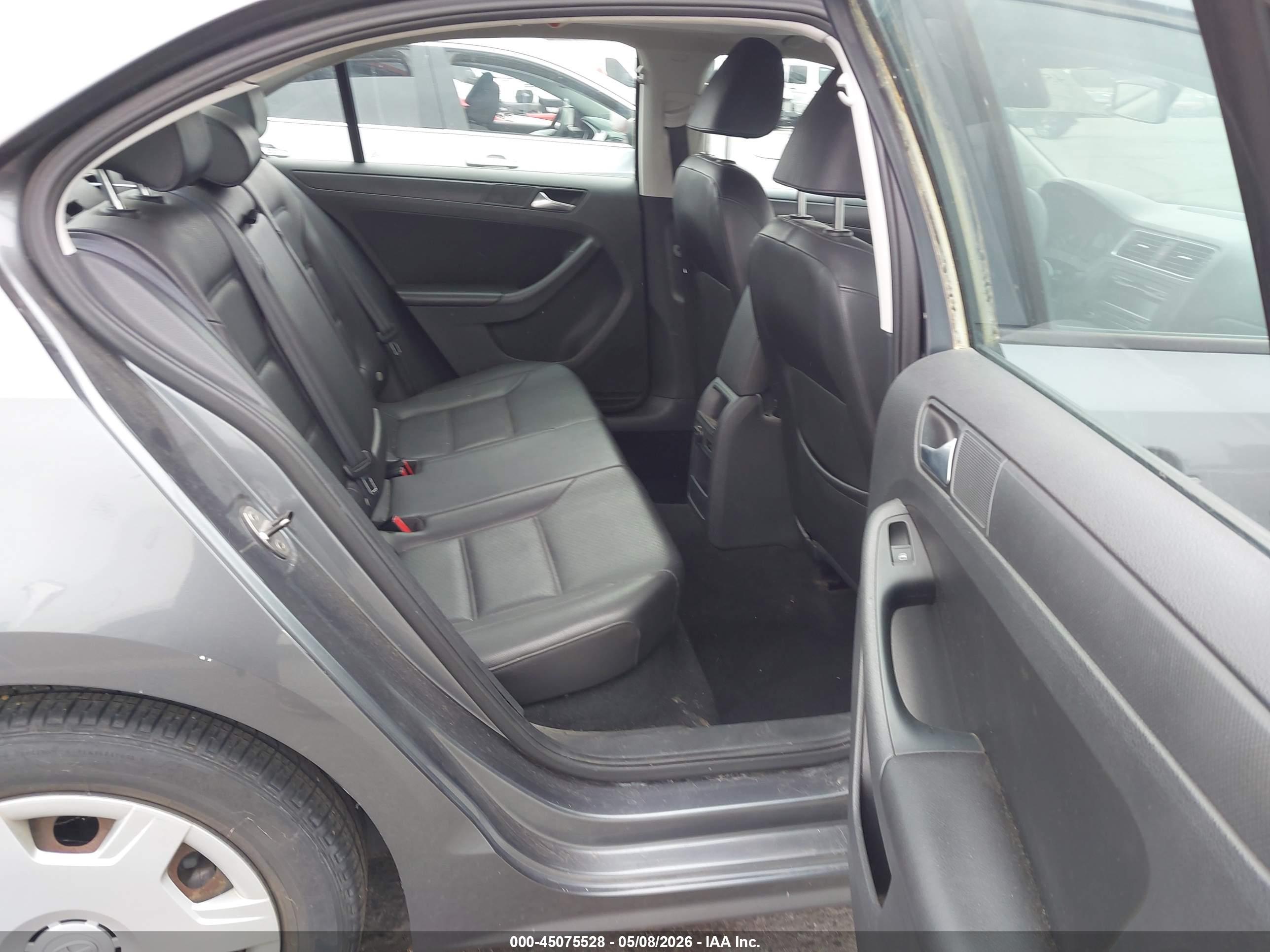 VOLKSWAGEN JETTA image 8